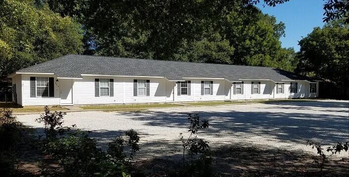 This 2 bedroom 1 Bath Hwy 90, This nice apartment includes a good sized kitchen with laundry room, good sized living room, 2 bedrooms and 1 bath. Newly painted. Floors are LVP no carpet Absolutely NO PETS allowed. Please call office to view property