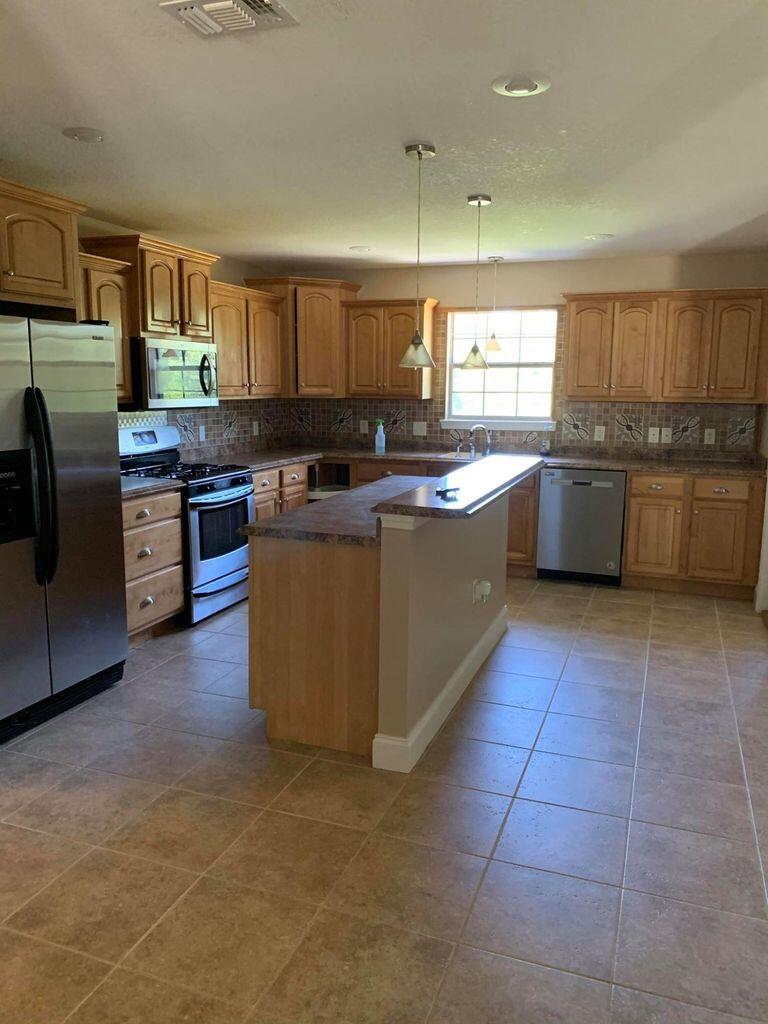 LAKE ARTHUR EST PH I - Residential Lease