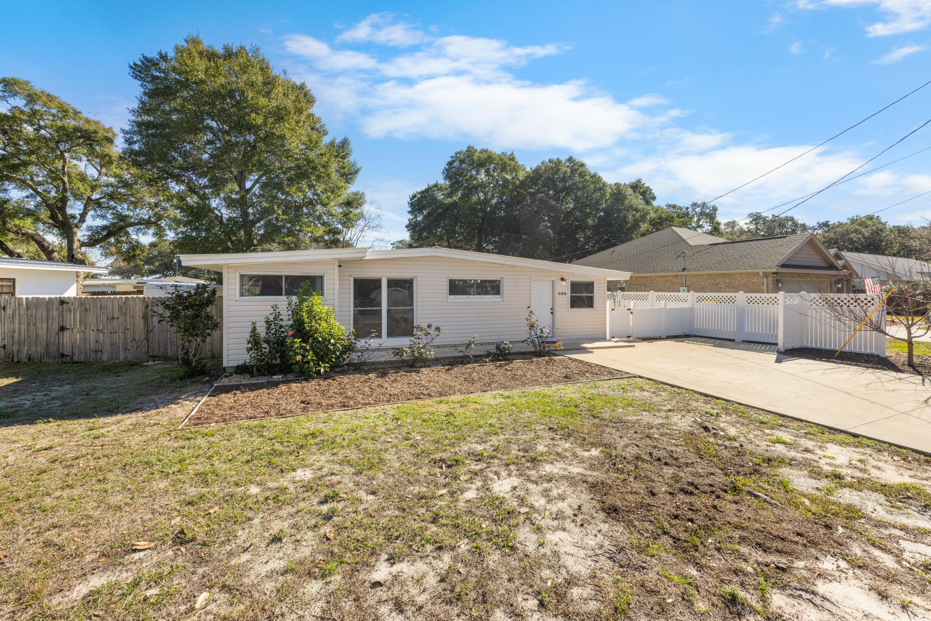 ELLIOTTS POINT 7TH ADDN - Residential