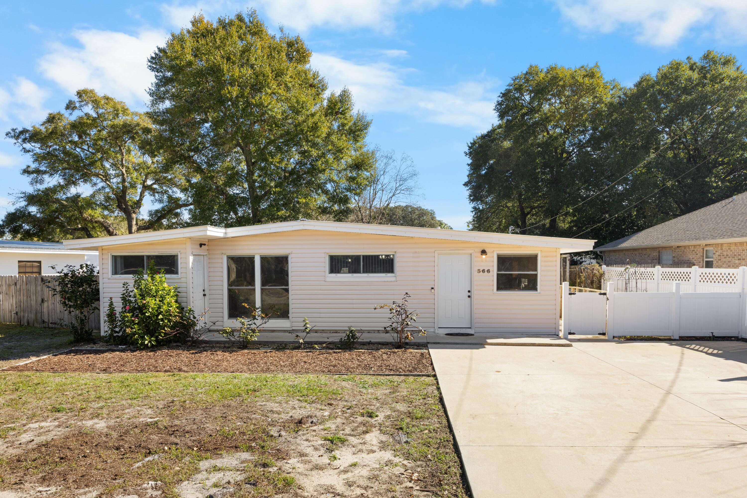 ELLIOTTS POINT 7TH ADDN - Residential
