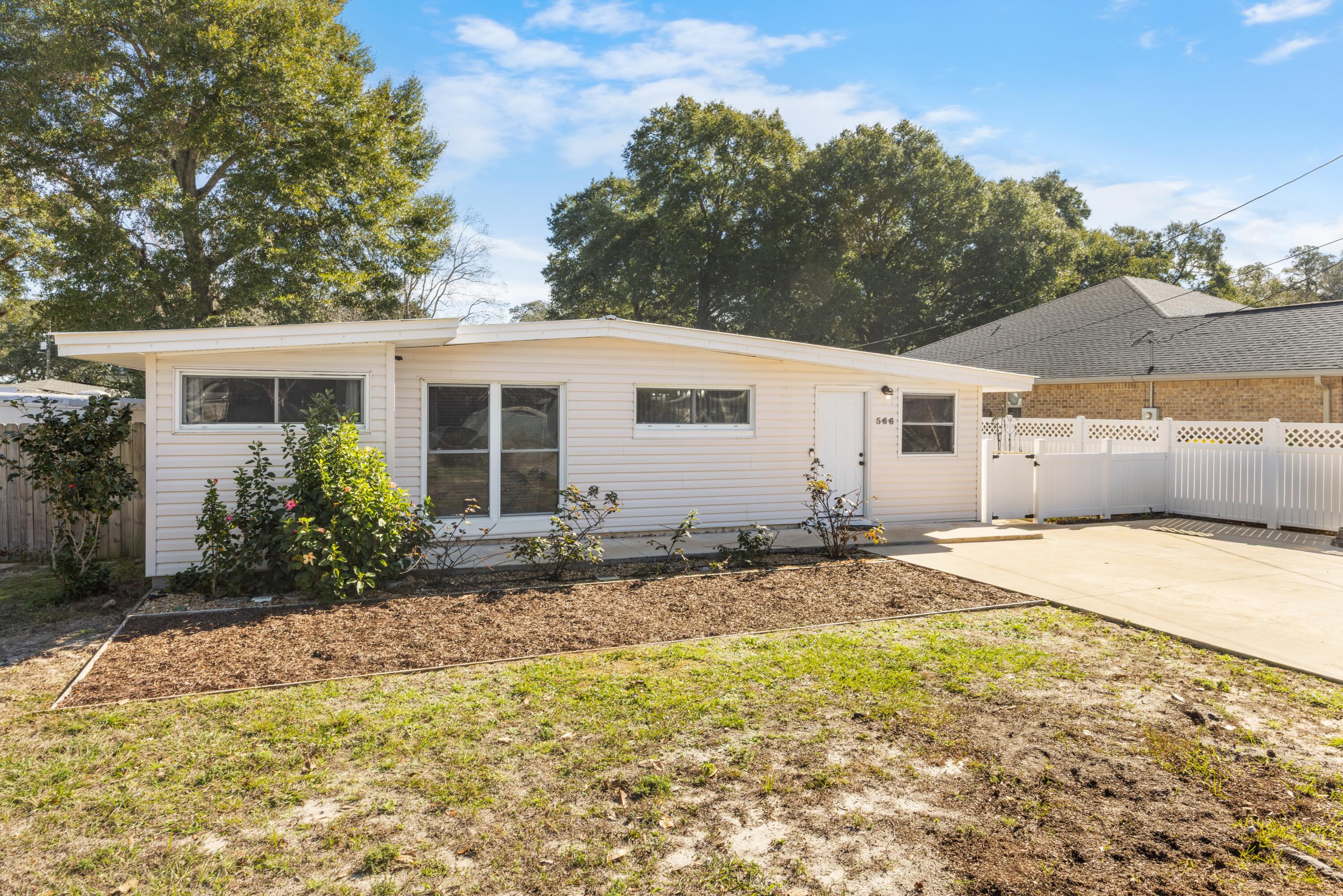 ELLIOTTS POINT 7TH ADDN - Residential