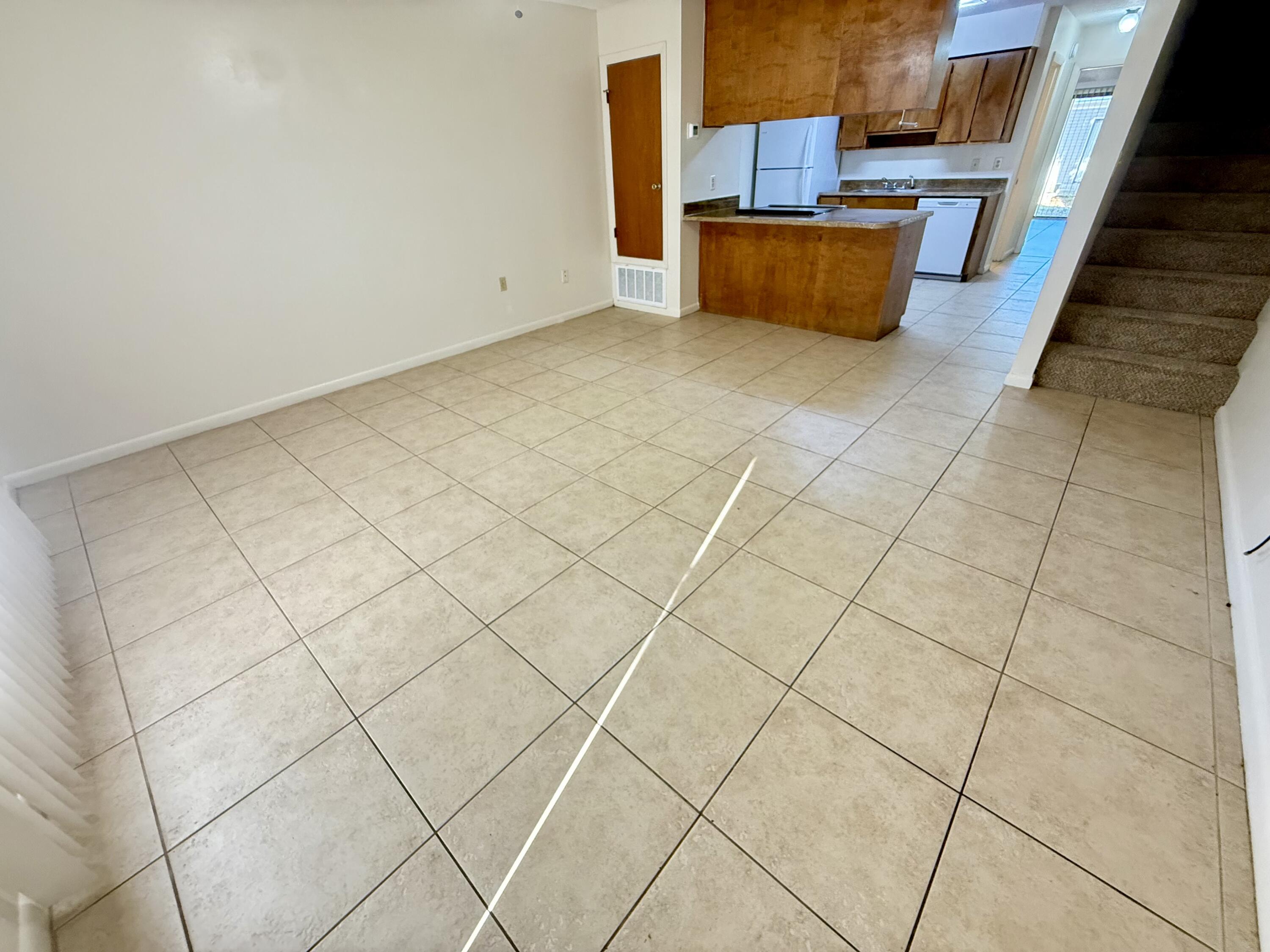 DOWNTOWNER - Residential Lease