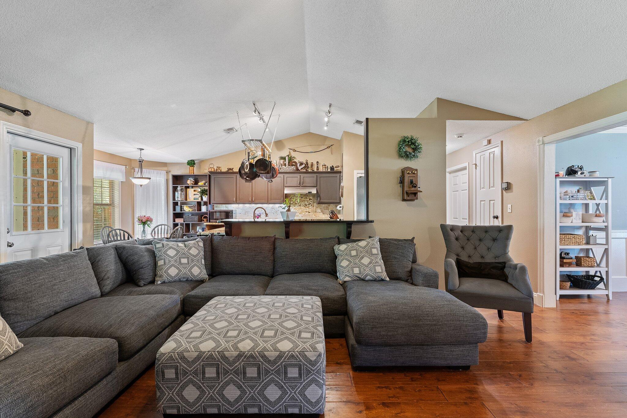 HAMPTON RIDGE ESTATES - Residential