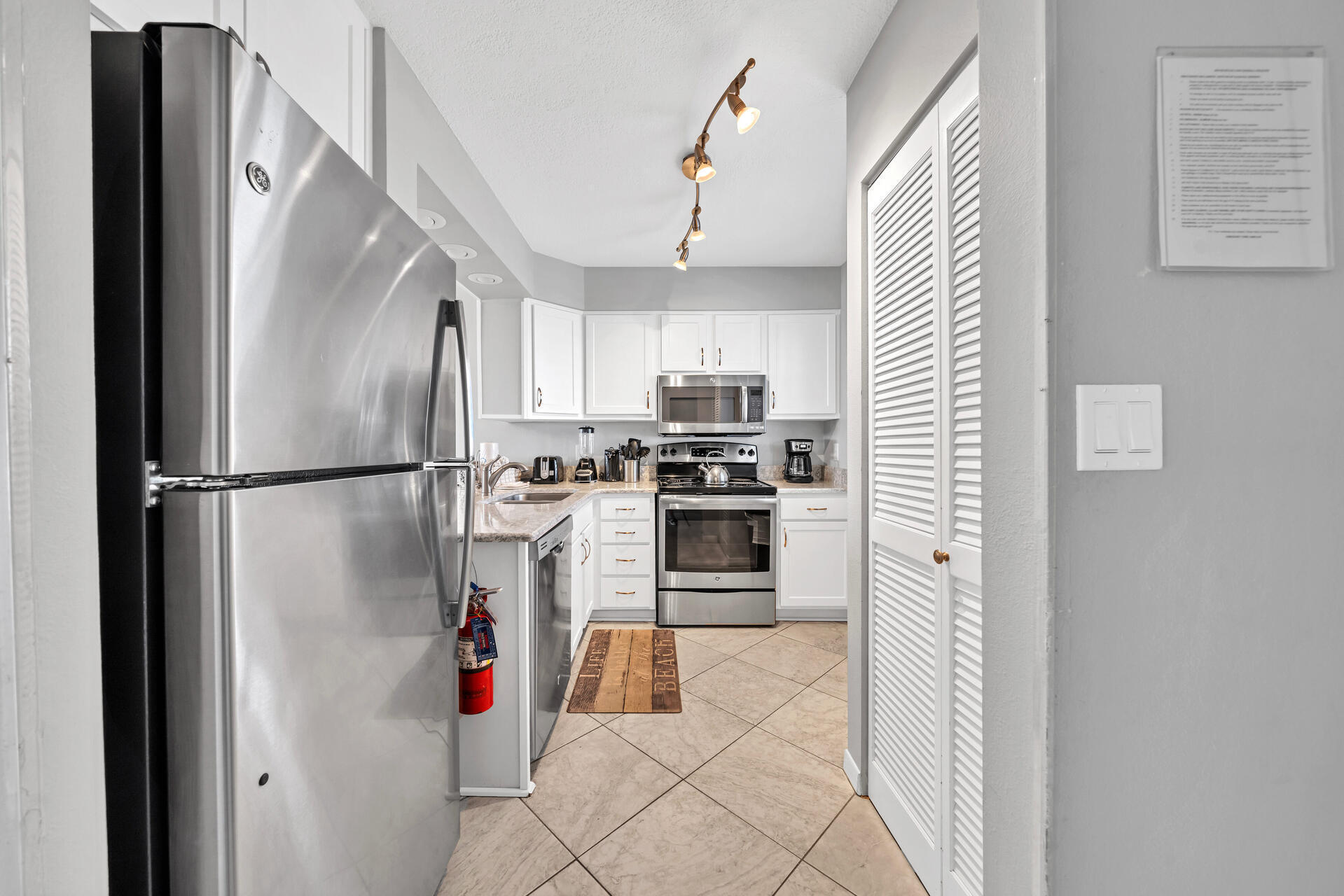 ISLANDER CONDO PH 2 - Residential