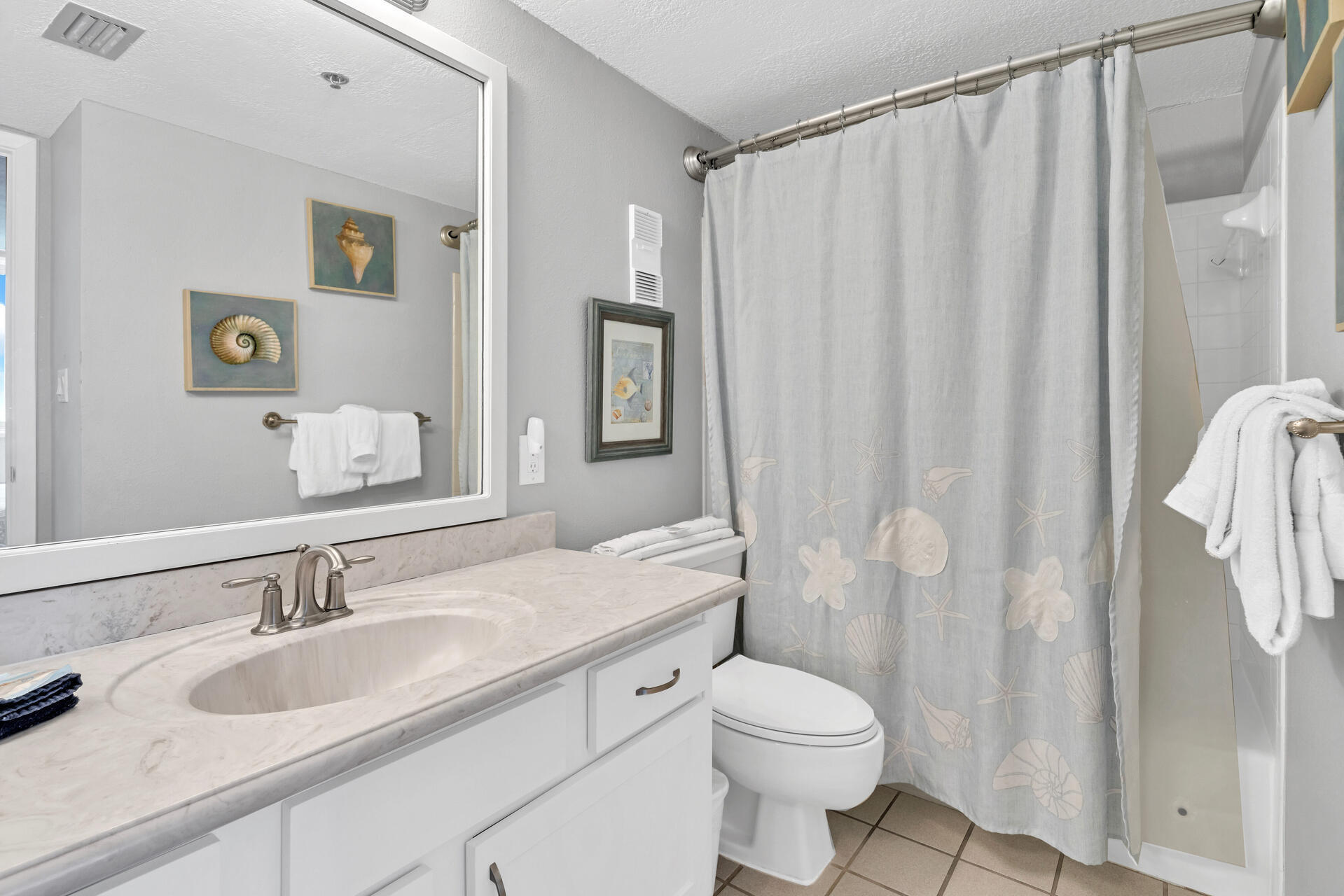 ISLANDER CONDO PH 2 - Residential