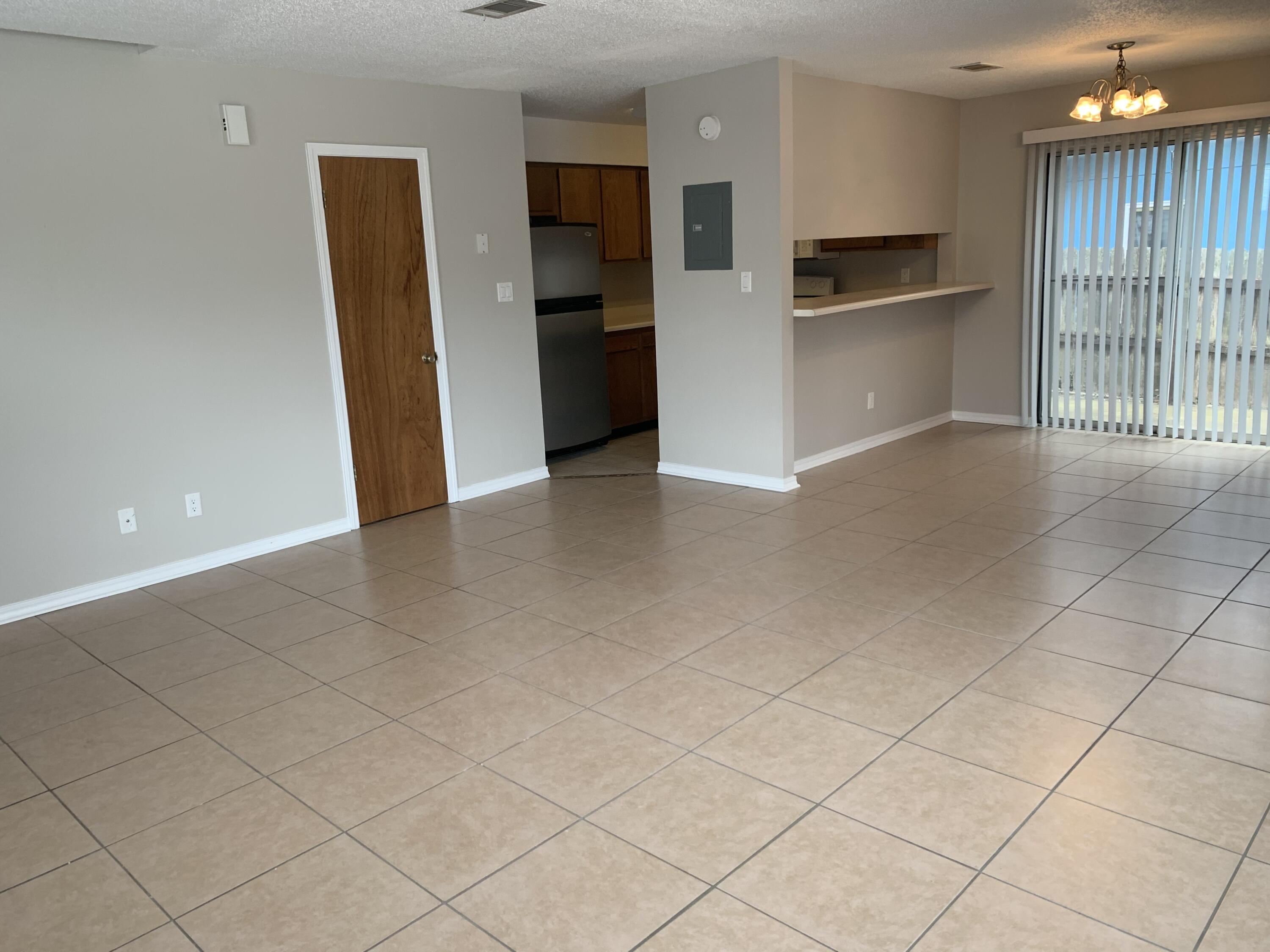 OAK TREE MANOR - Residential Lease