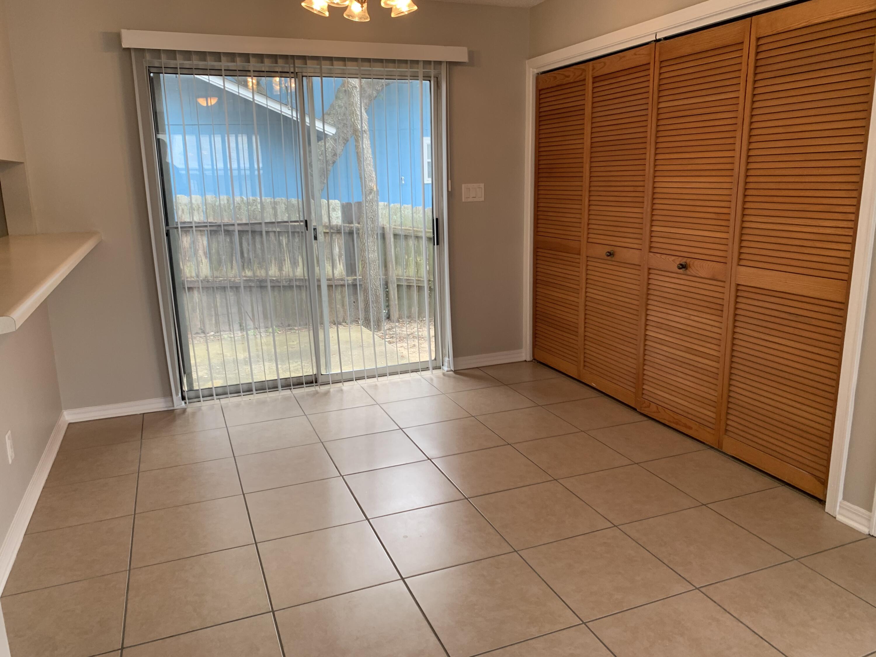 OAK TREE MANOR - Residential Lease