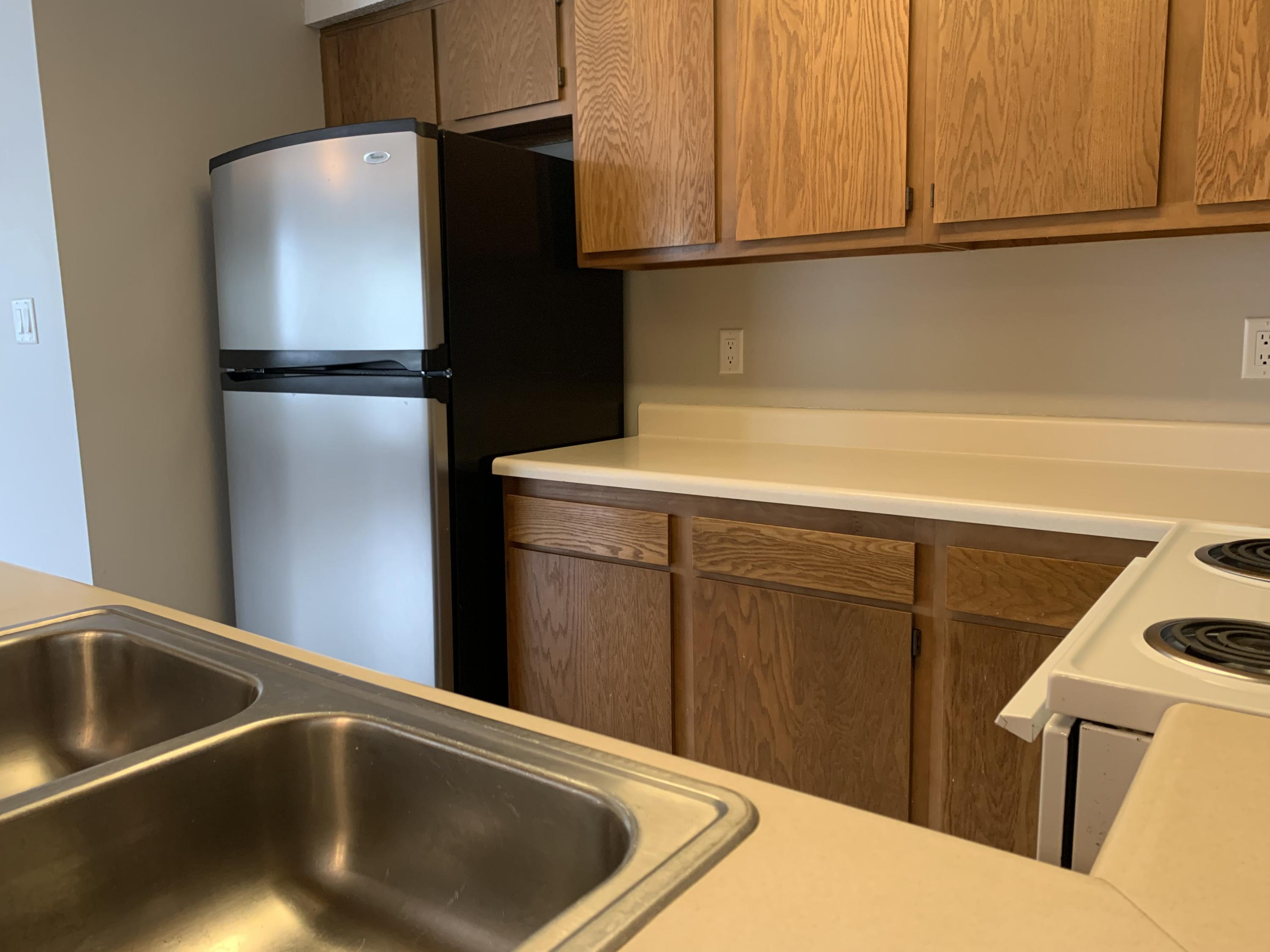 OAK TREE MANOR - Residential Lease