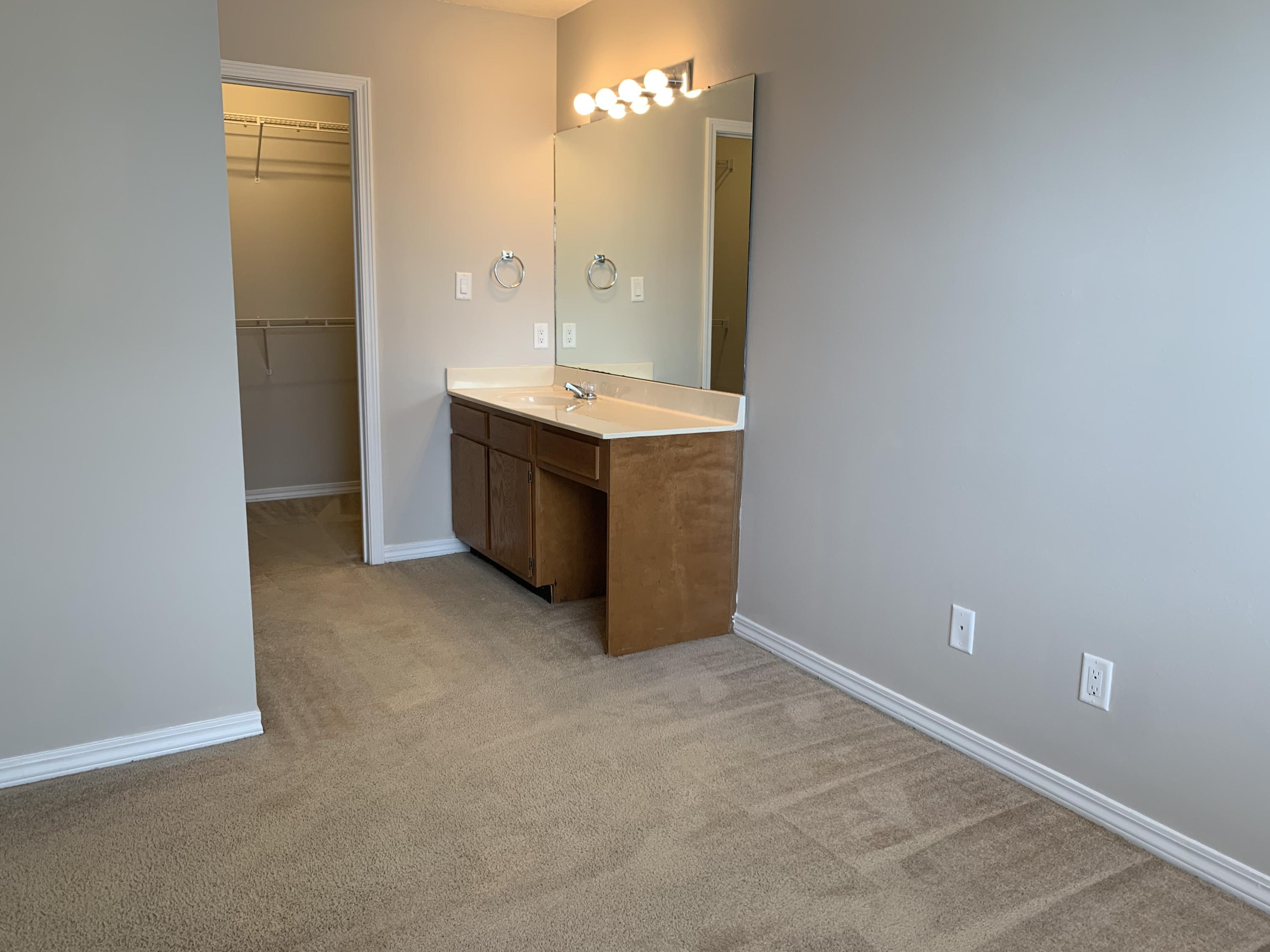 OAK TREE MANOR - Residential Lease