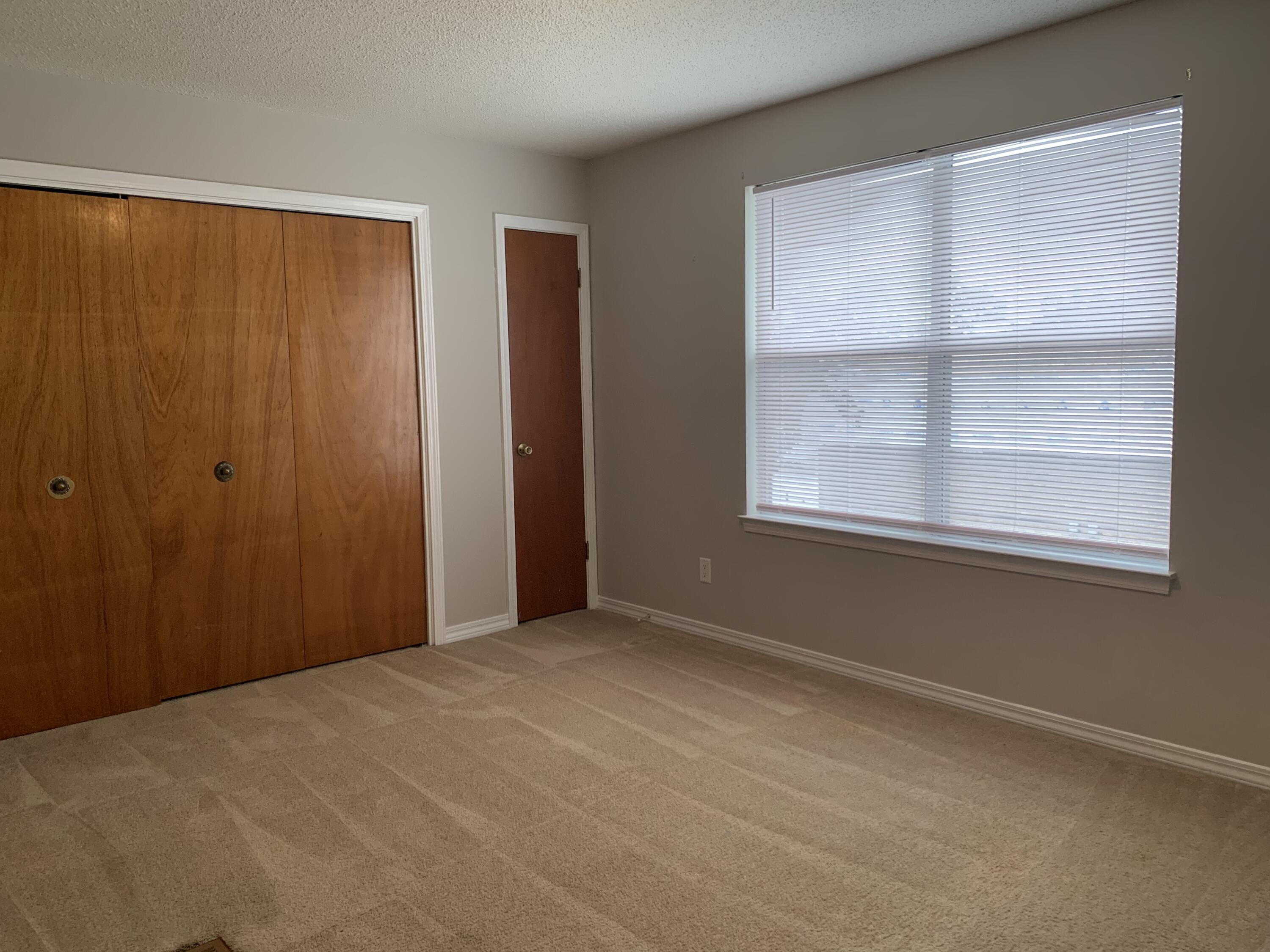 OAK TREE MANOR - Residential Lease