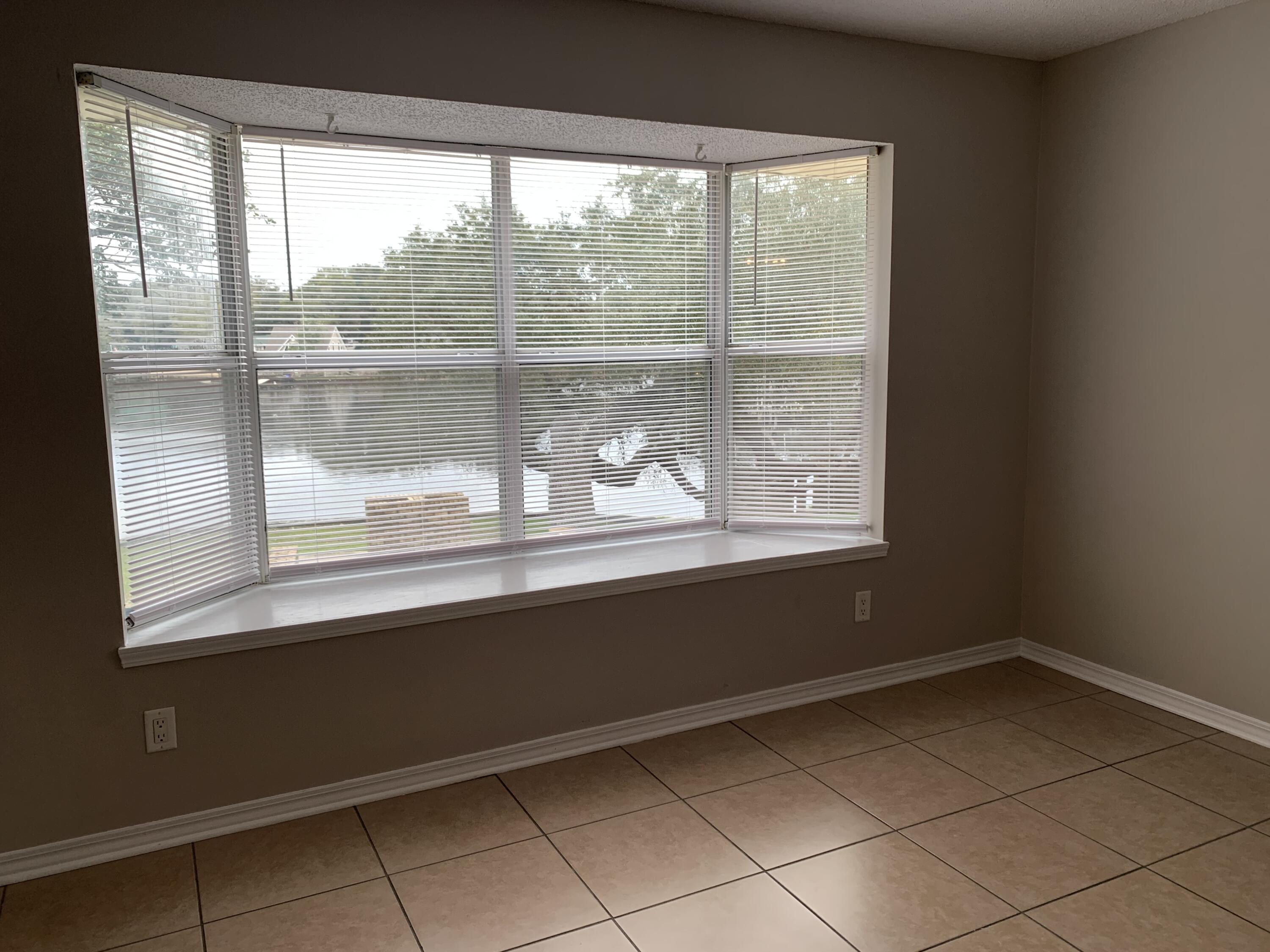 OAK TREE MANOR - Residential Lease