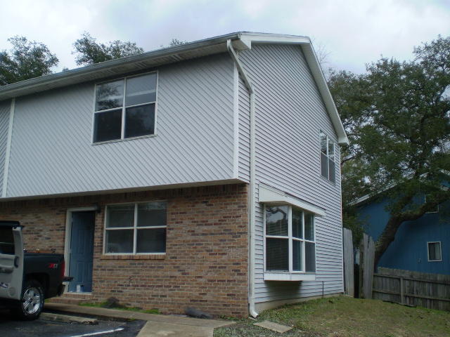 OAK TREE MANOR - Residential Lease