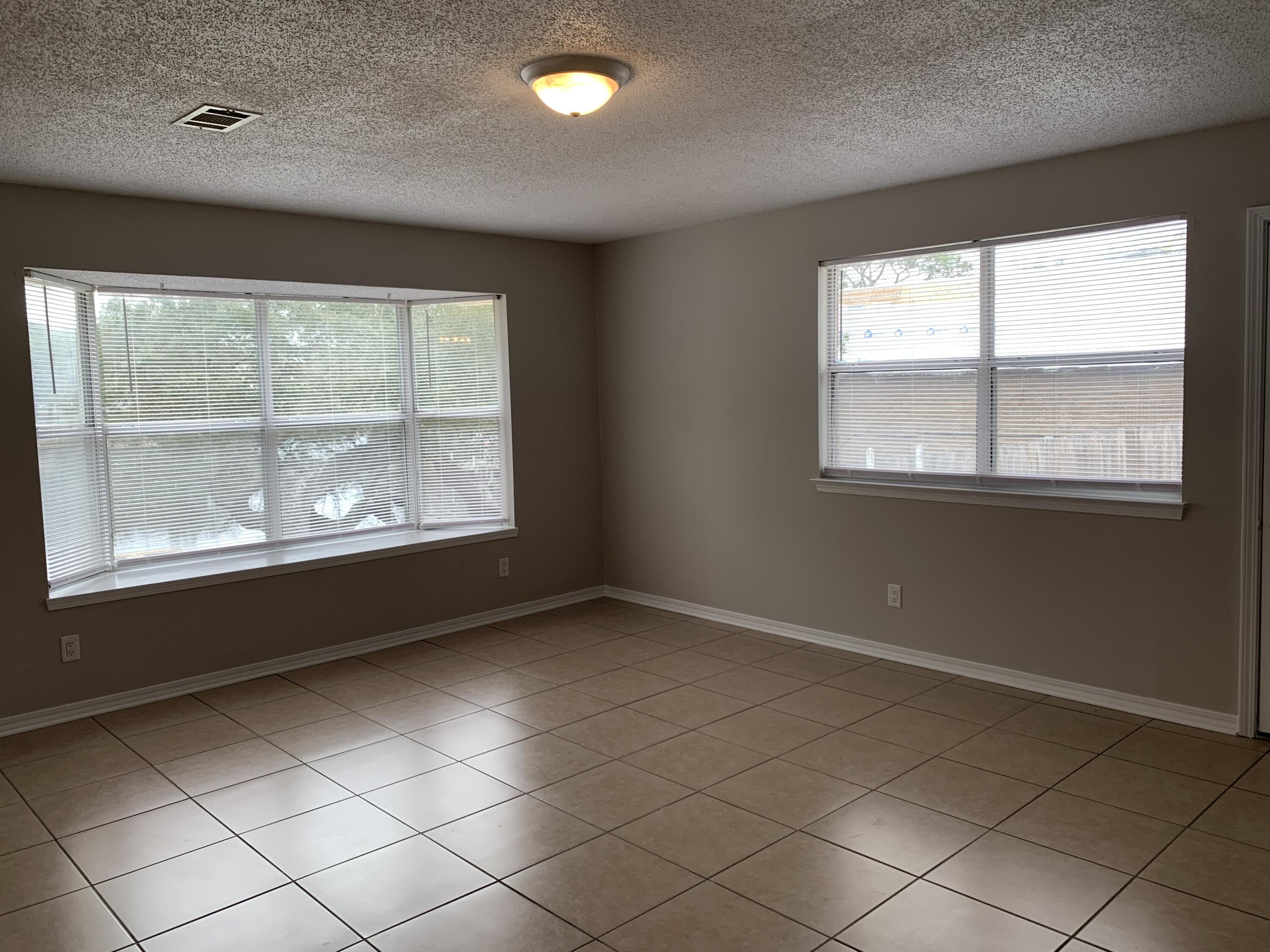 OAK TREE MANOR - Residential Lease