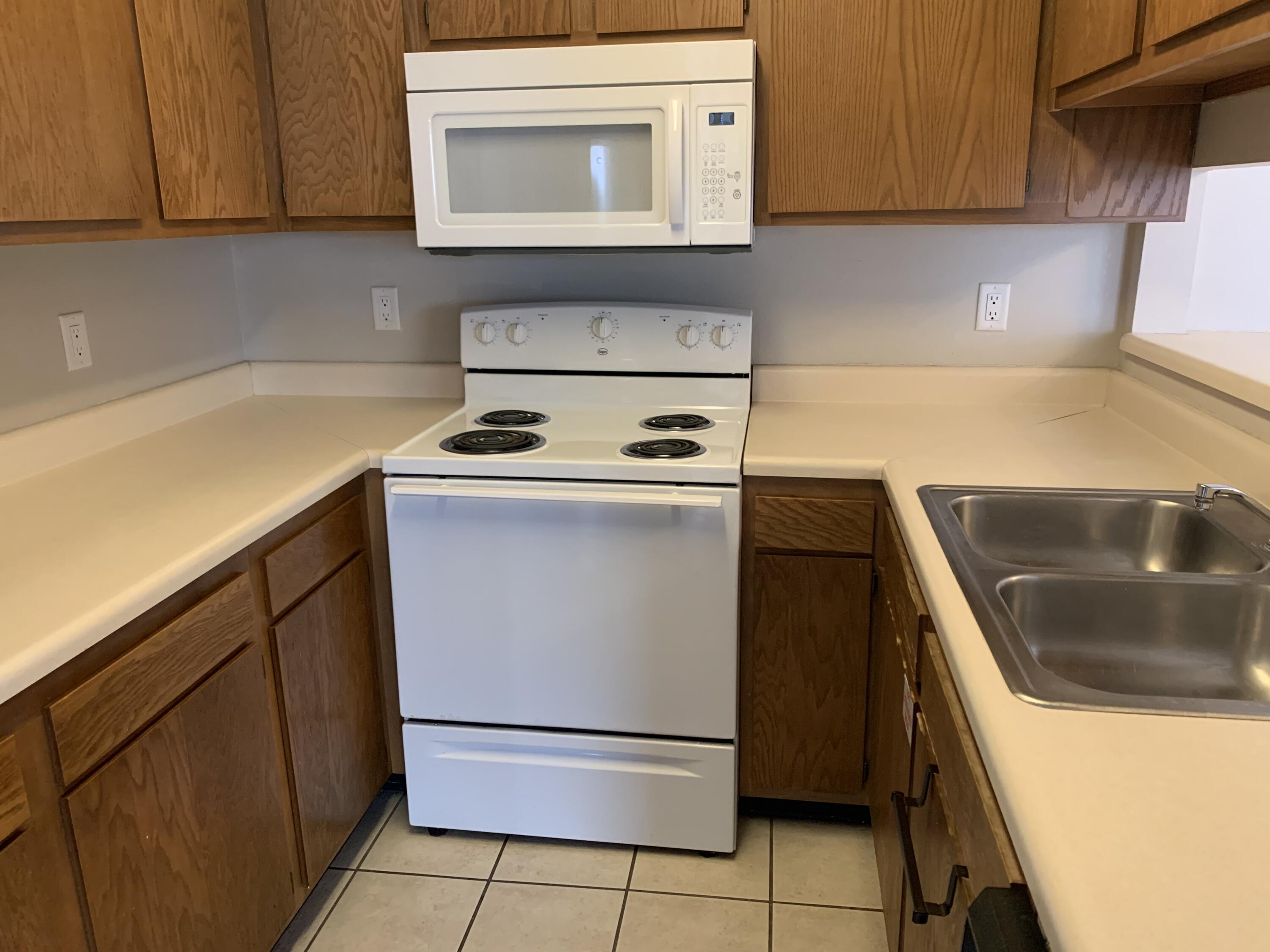 OAK TREE MANOR - Residential Lease