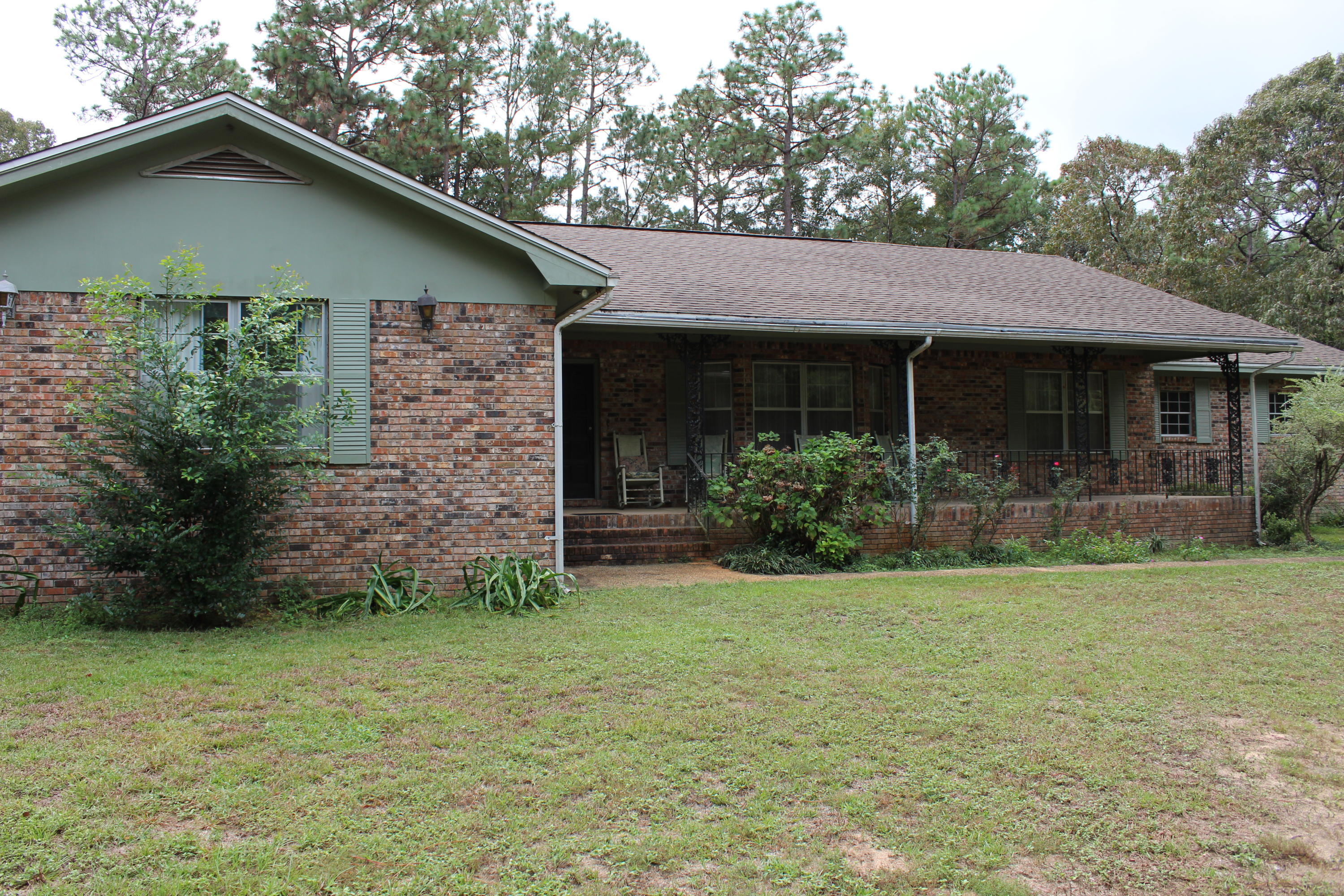 Nice country home located on the North end of Crestview. This home offers three spacious bedrooms and two full baths. There is a nice spacious Kitchen with a large formal dining room to entertain your family and friends. Sit in the den with the fire place going during those cold winter nights. Picture yourself having a nice cup of coffee in the morning under the large covered back porch watching the deer play.
 
Listing agent is the owner of the property.