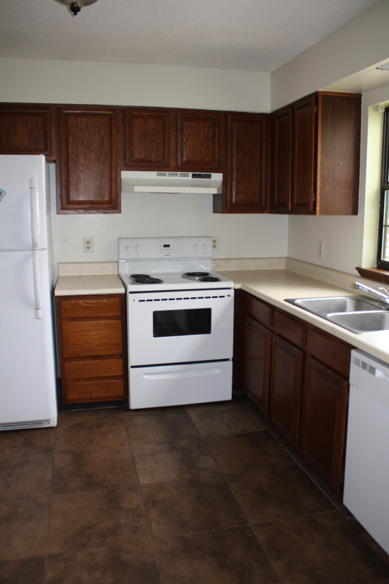 CLOVERDALE LAKE - Residential Lease
