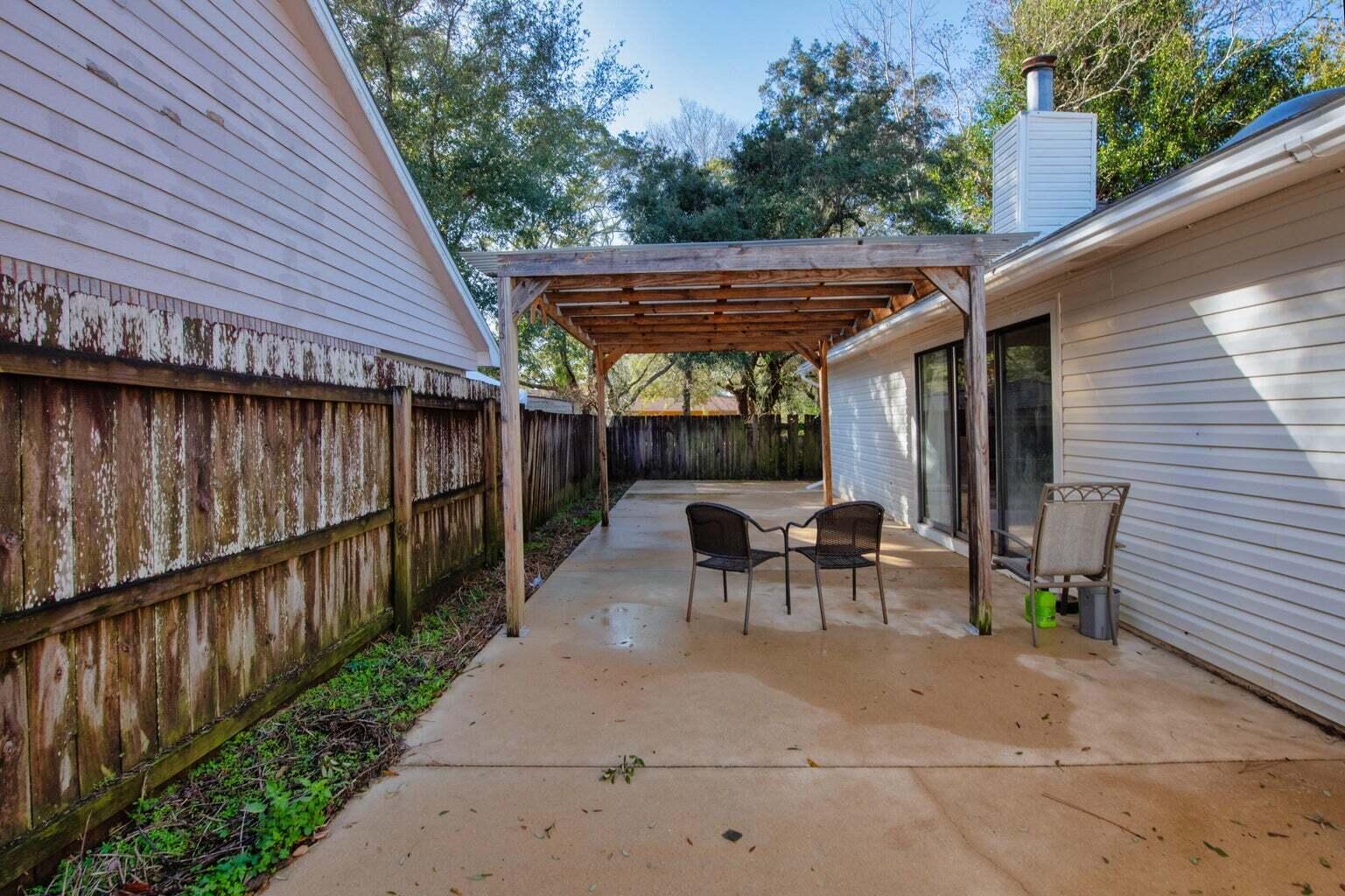 LIVE OAK MANORS - Residential Lease