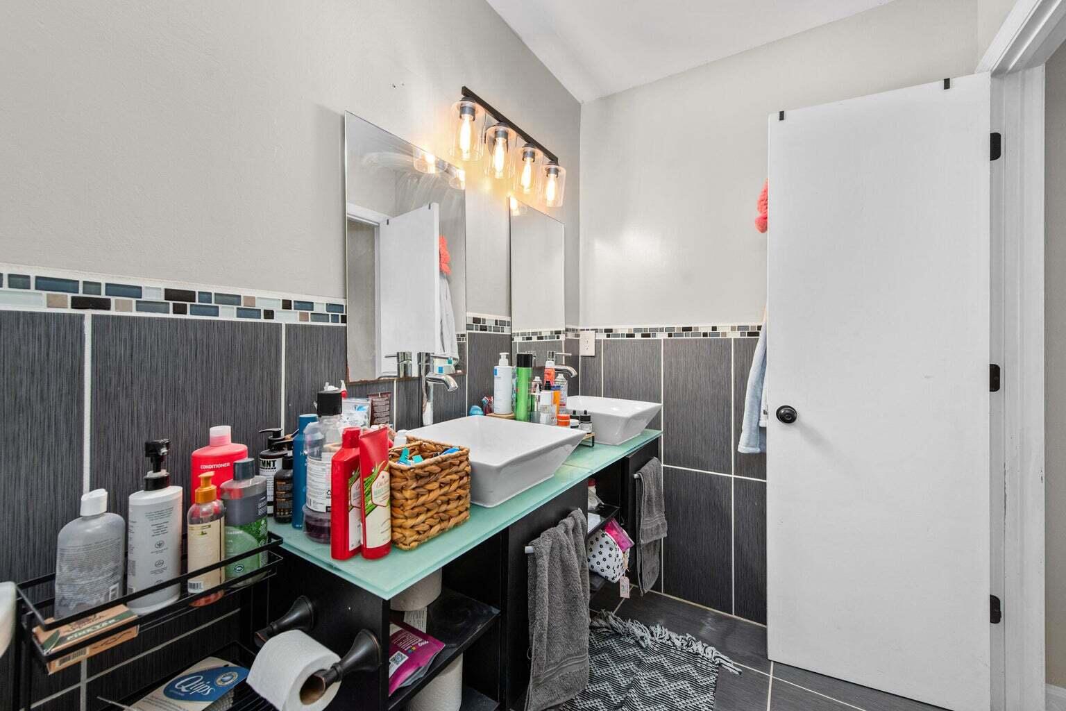 LIVE OAK MANORS - Residential Lease