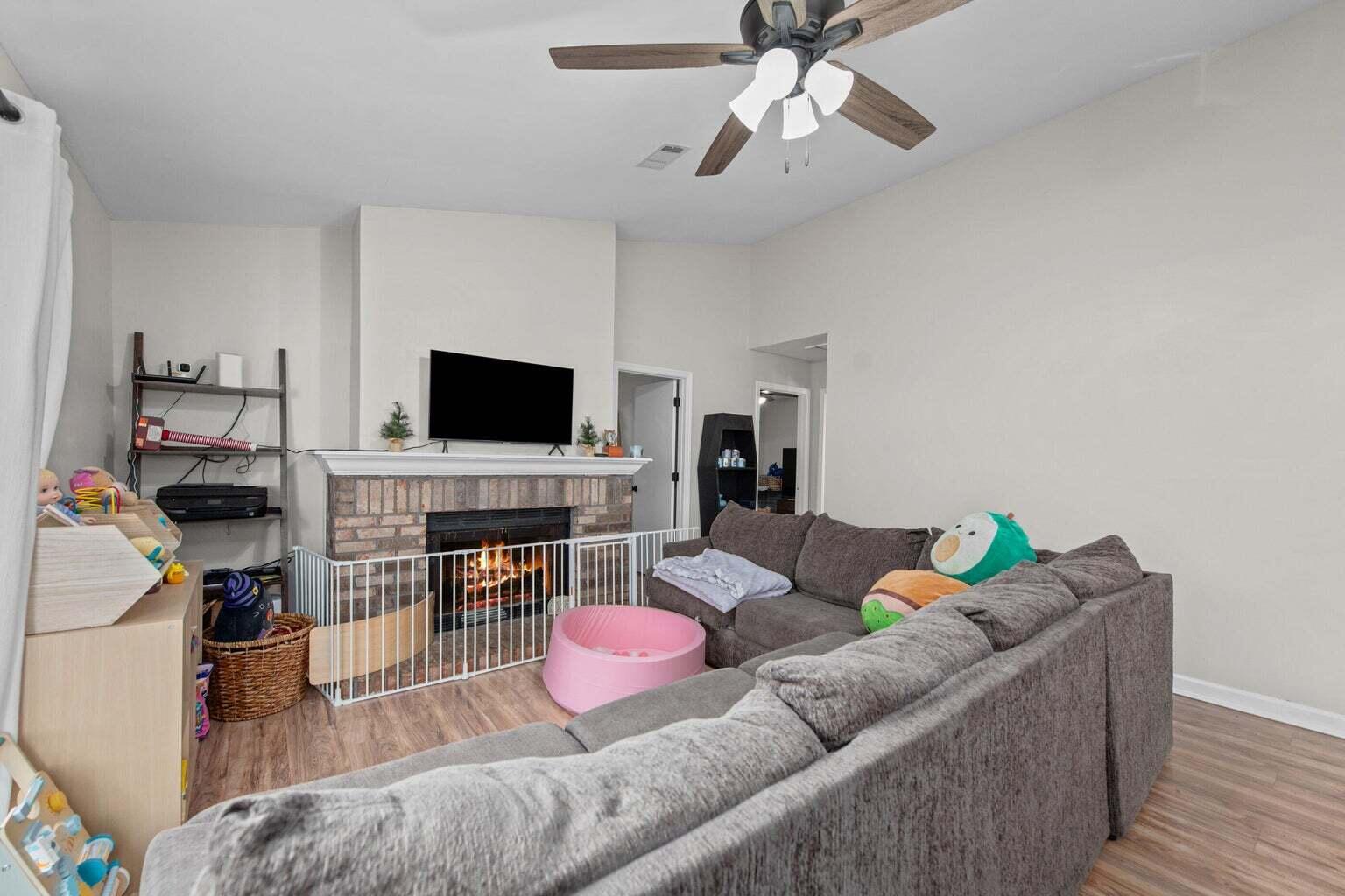 LIVE OAK MANORS - Residential Lease