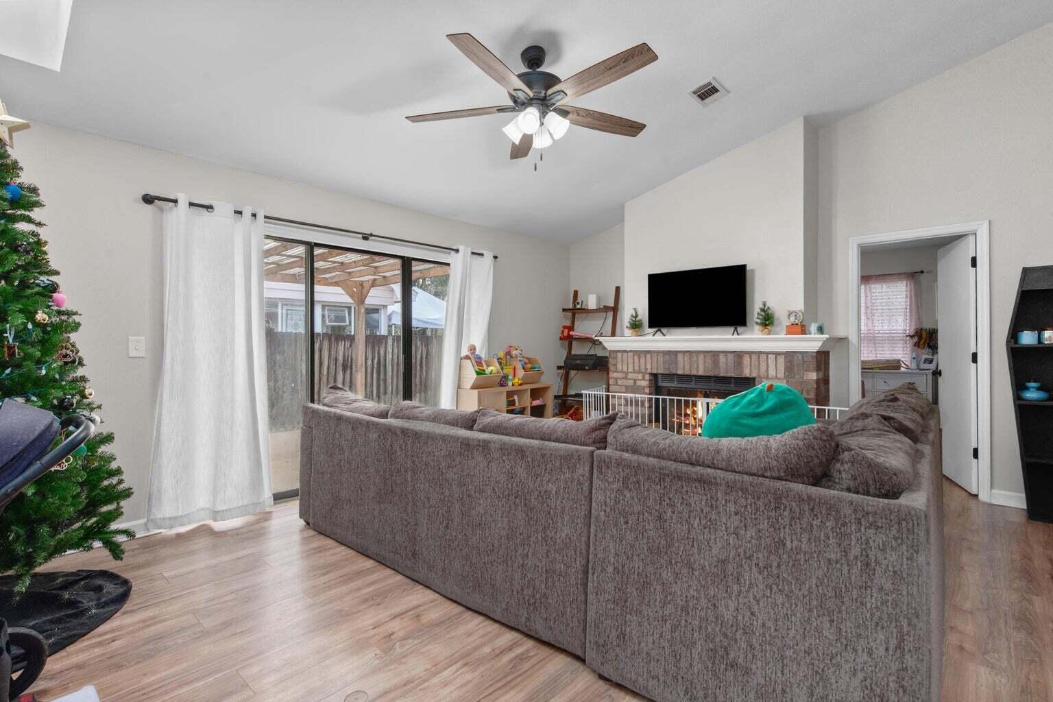 LIVE OAK MANORS - Residential Lease