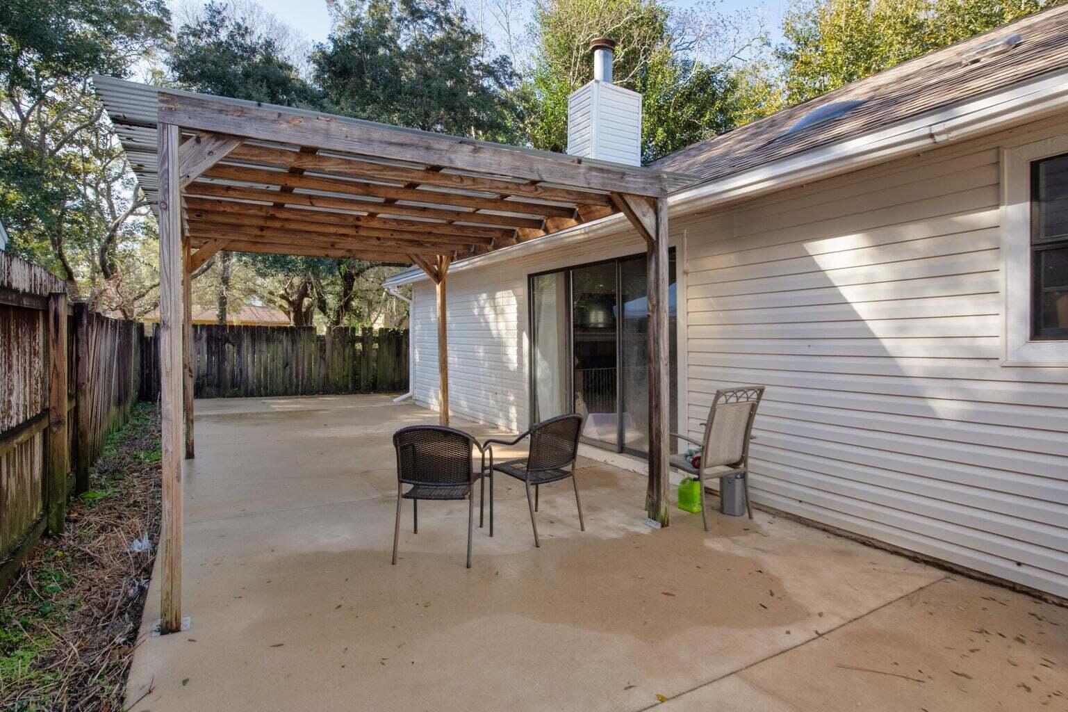 LIVE OAK MANORS - Residential Lease