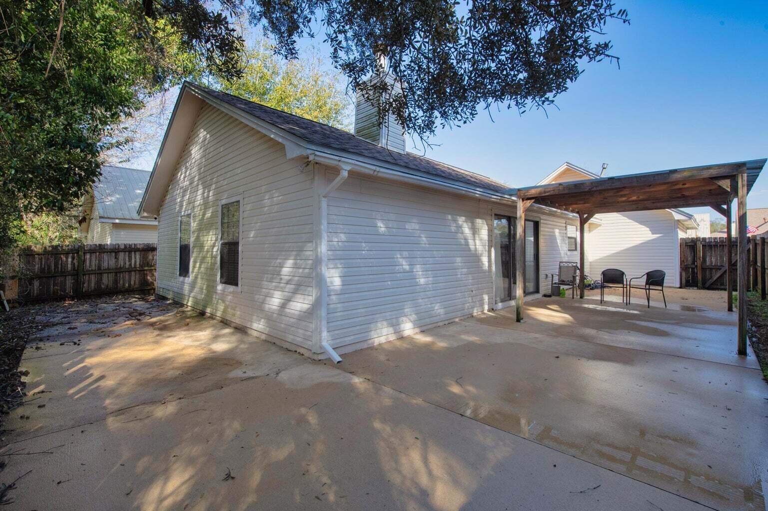 LIVE OAK MANORS - Residential Lease