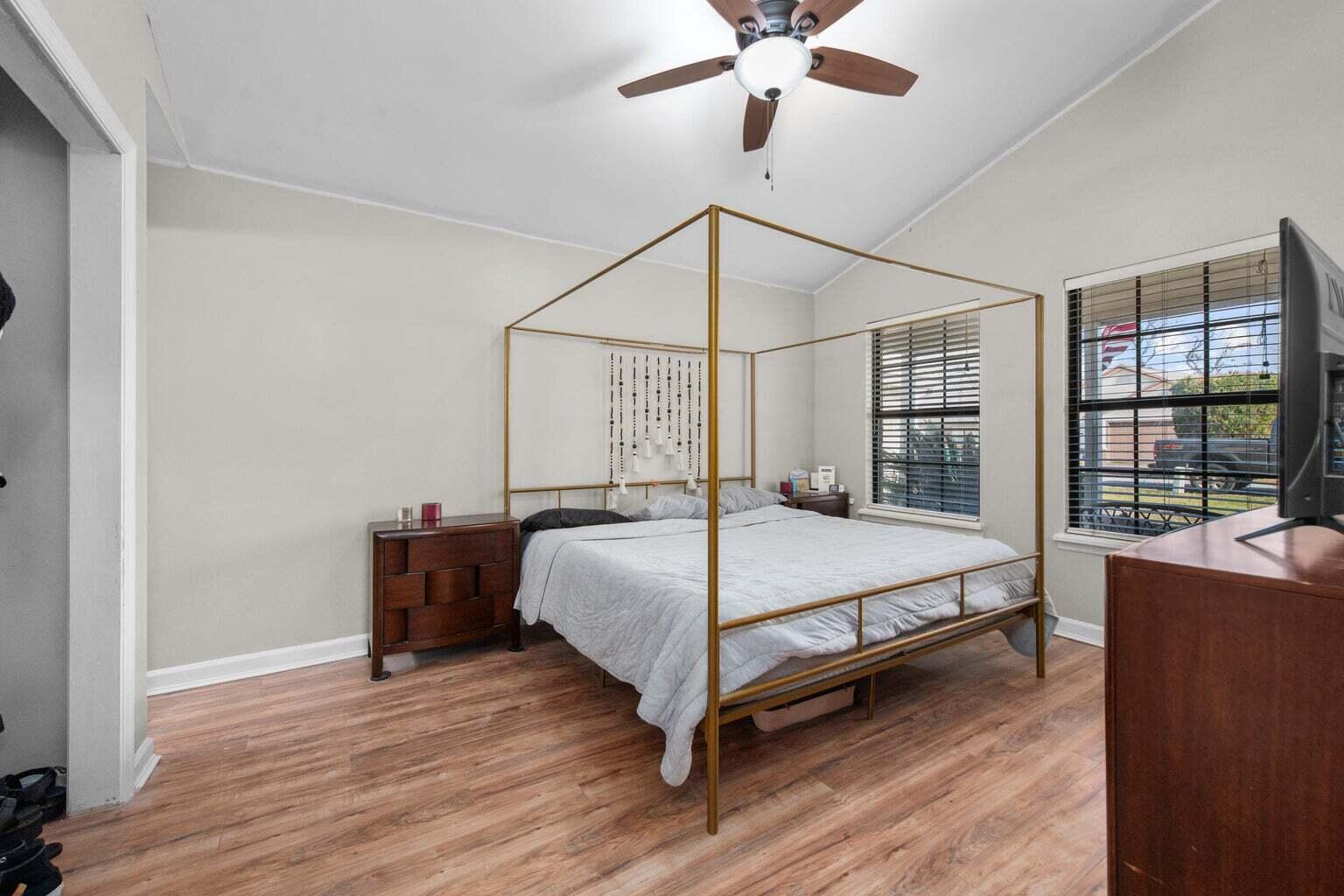 LIVE OAK MANORS - Residential Lease