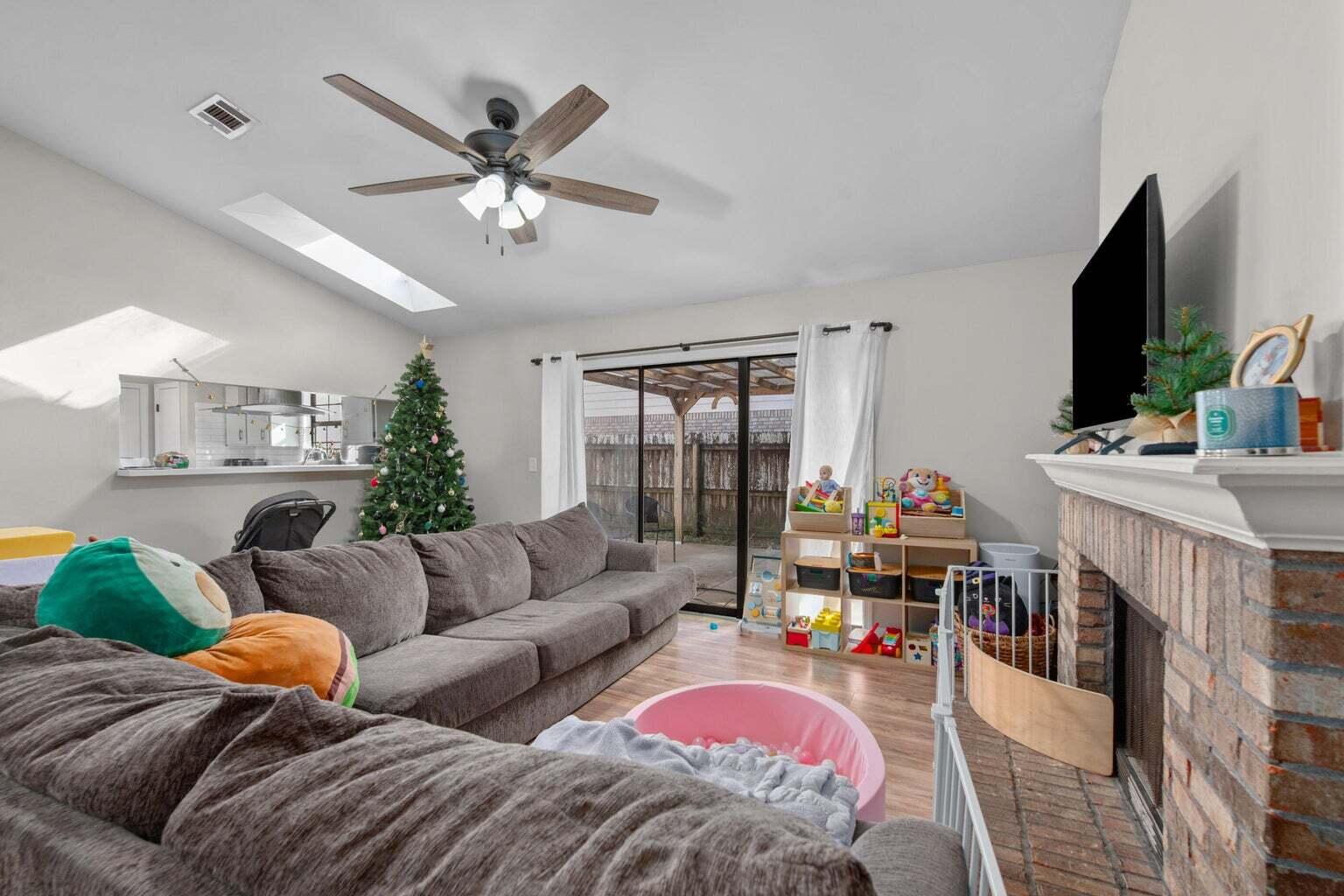 LIVE OAK MANORS - Residential Lease