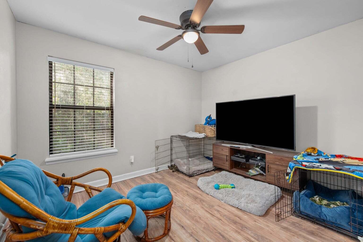 LIVE OAK MANORS - Residential Lease