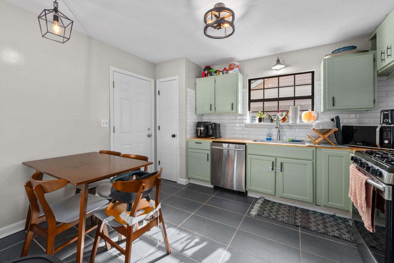 LIVE OAK MANORS - Residential Lease