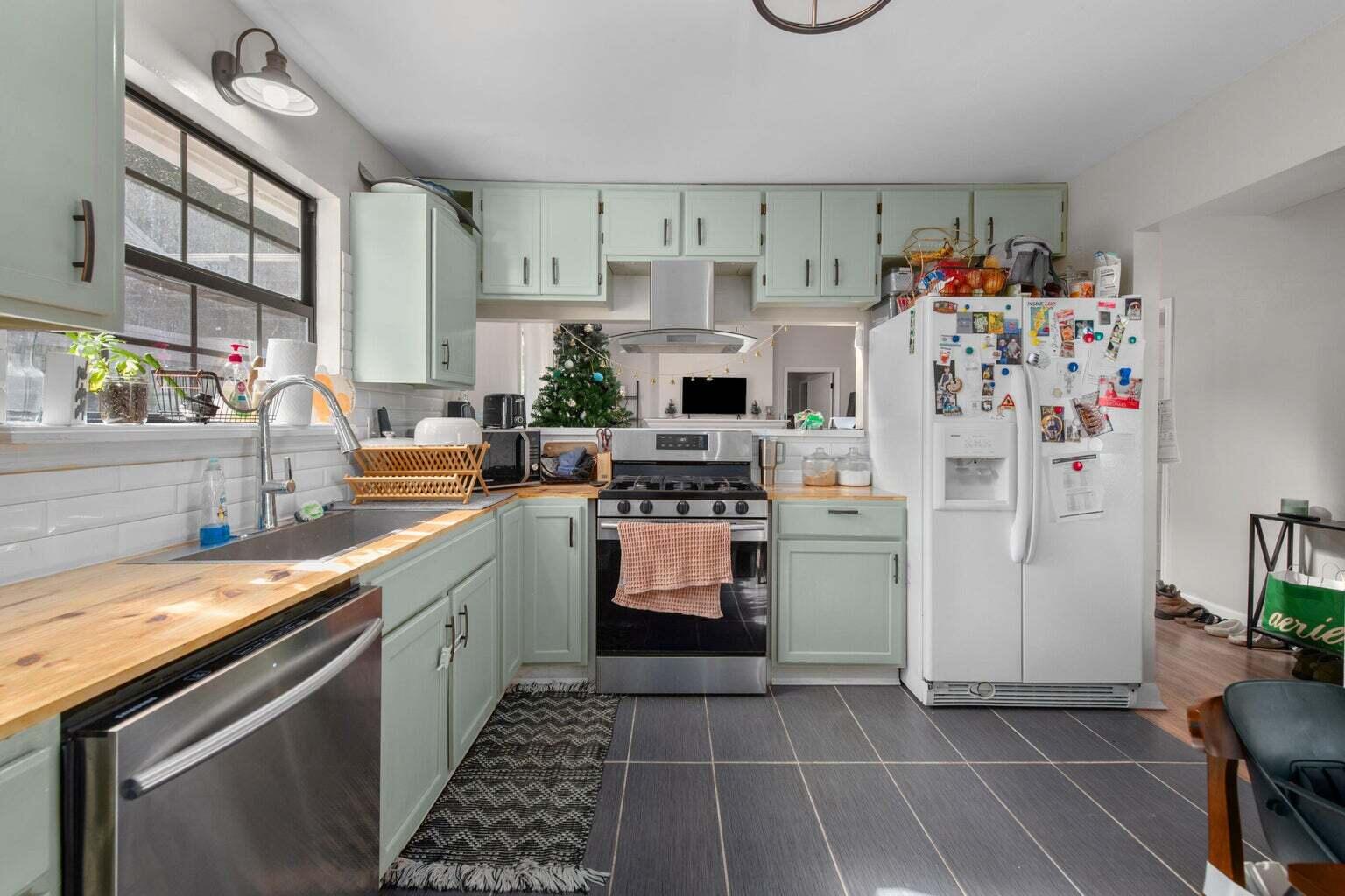 LIVE OAK MANORS - Residential Lease