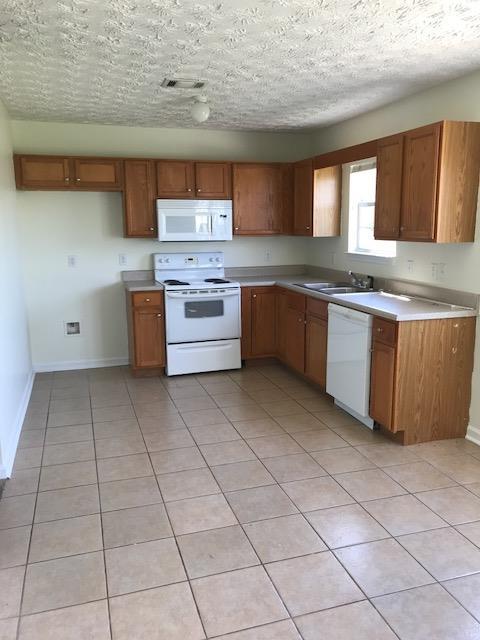 BRANDON OAKS - Residential Lease