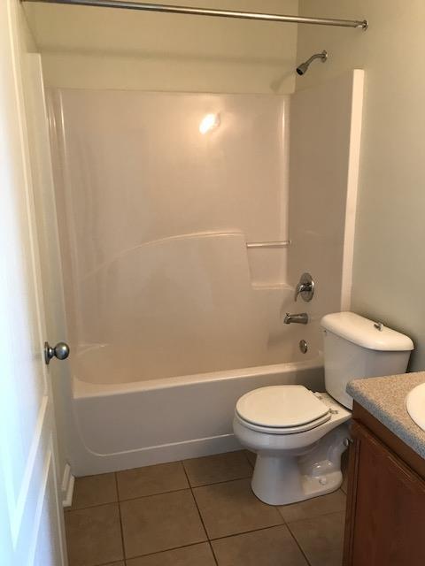 BRANDON OAKS - Residential Lease