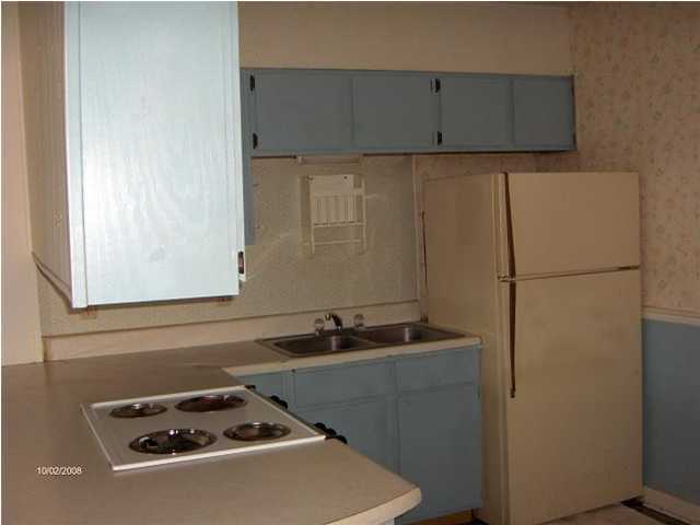 EDGEWATER APT - Residential Lease