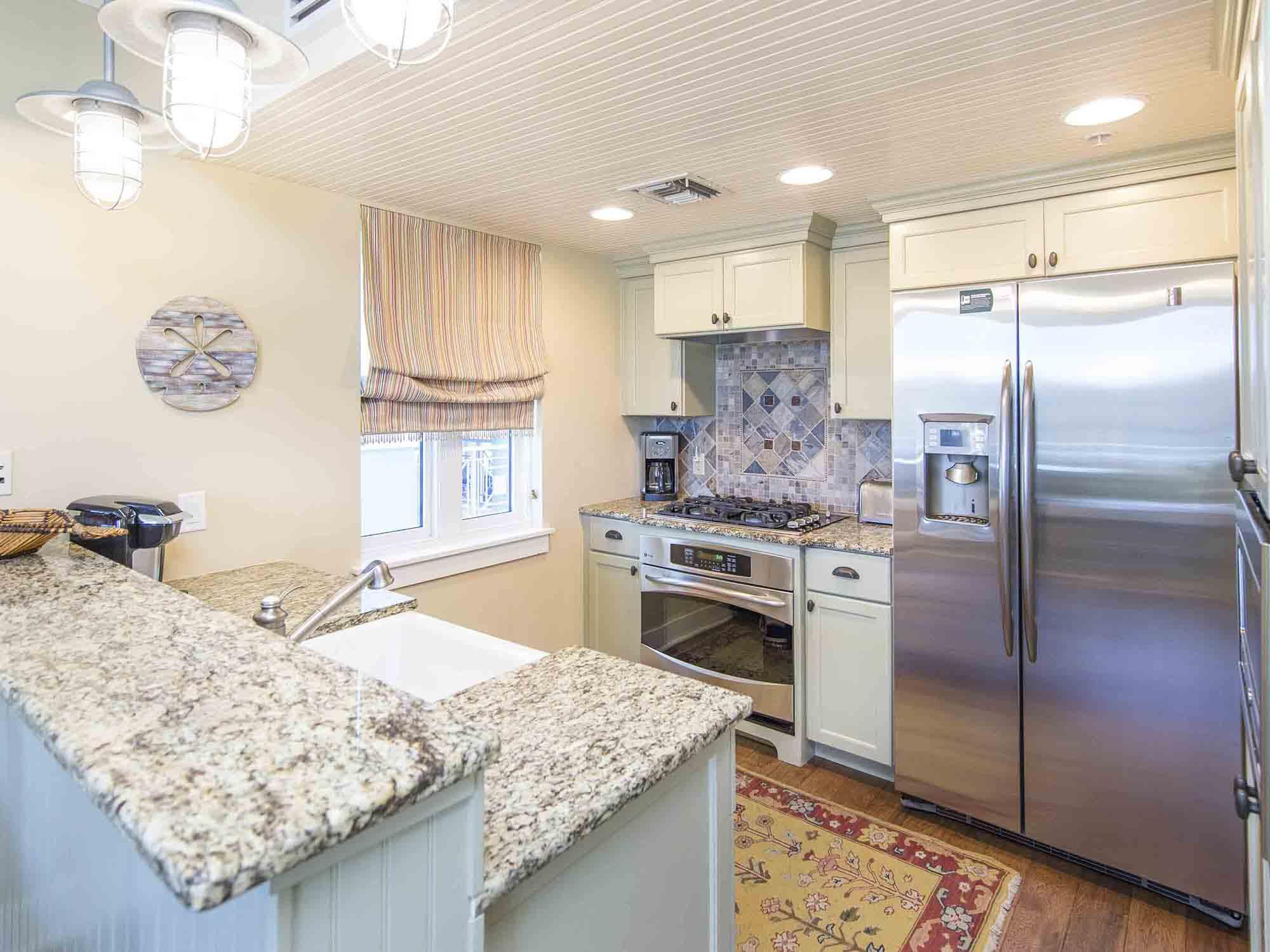 SIX PALMS, GULF PLACE - Residential