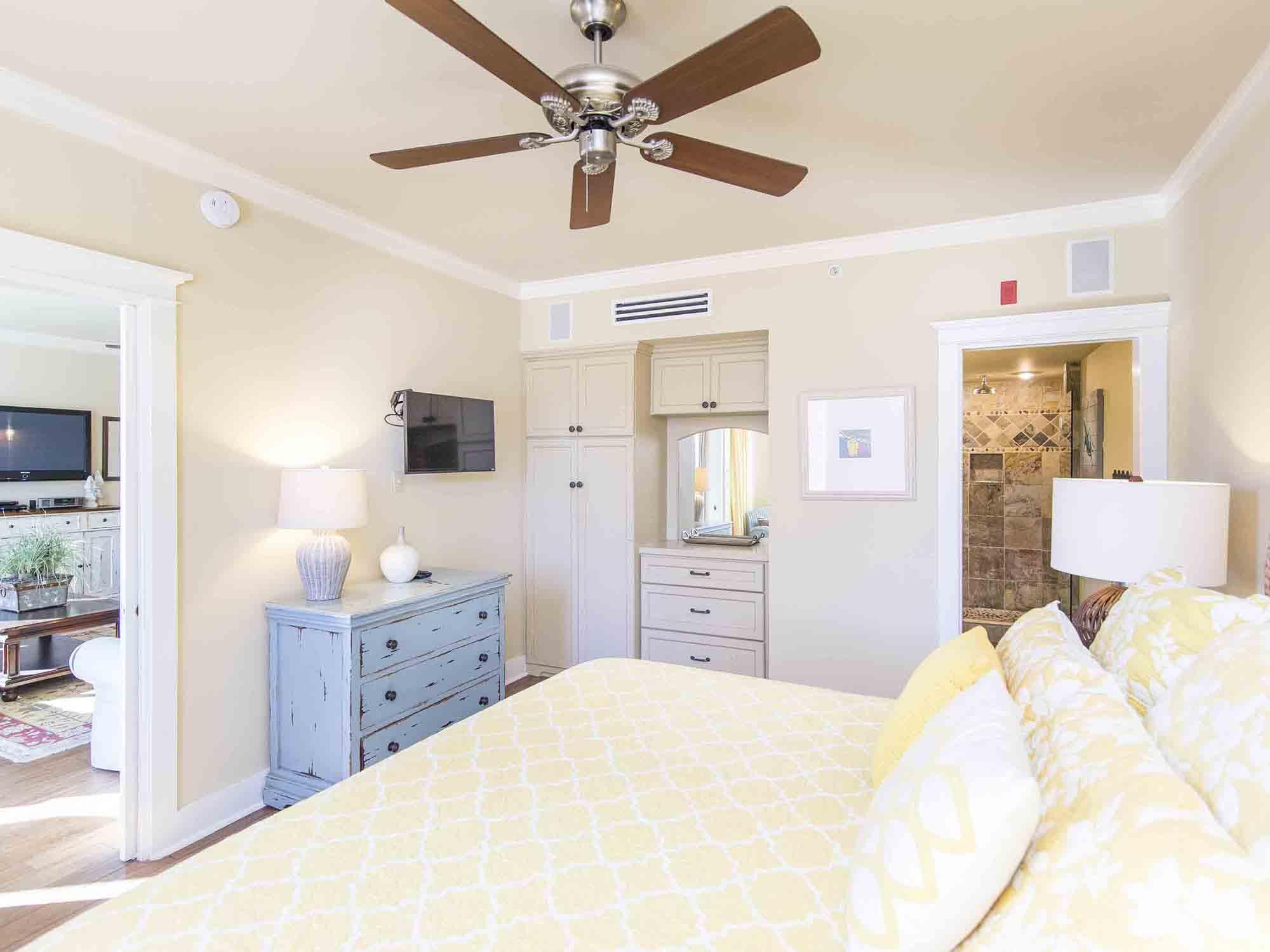 SIX PALMS, GULF PLACE - Residential