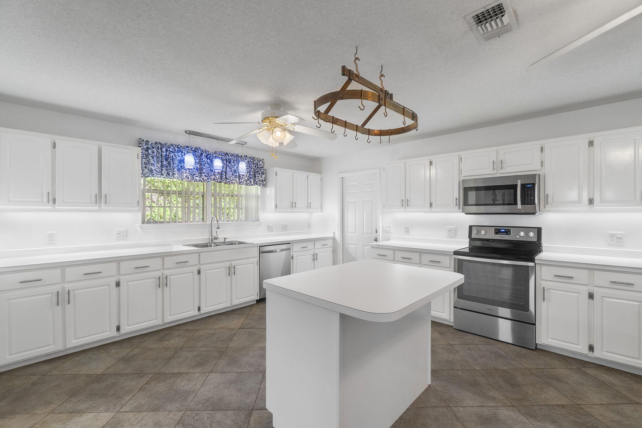 HOLLEY BY THE SEA - Residential