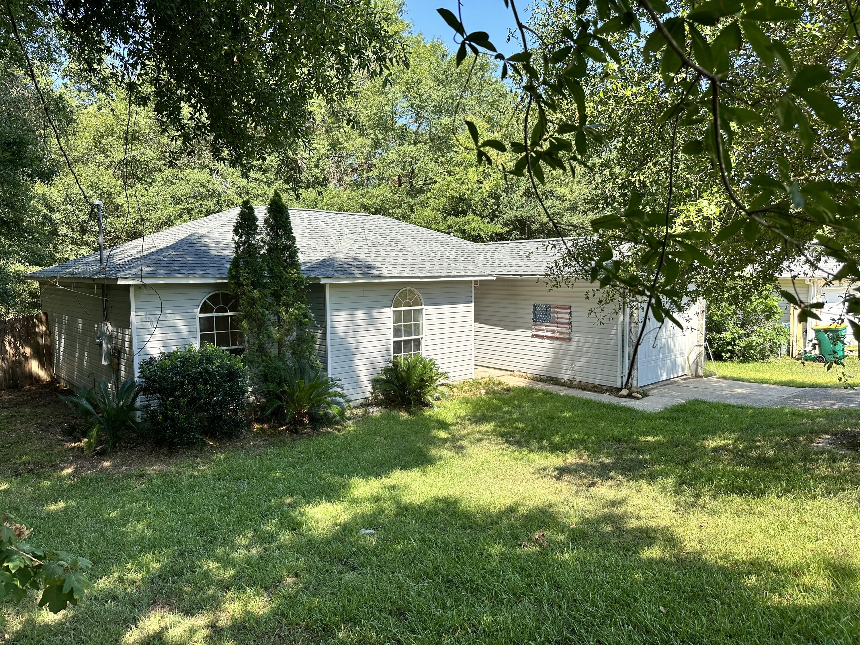 Welcome to this neighborhood south of
 I-10 in Crestview. Recently updated 3 bedroom 2 bathroom house with large back yard and a large back deck. This home is very private with woods behind it and on the left side of home. Washer Dryer hookup. Vaulted ceiling in living room. Spacious and somewhat open between Great Room and Dining area to kitchen.