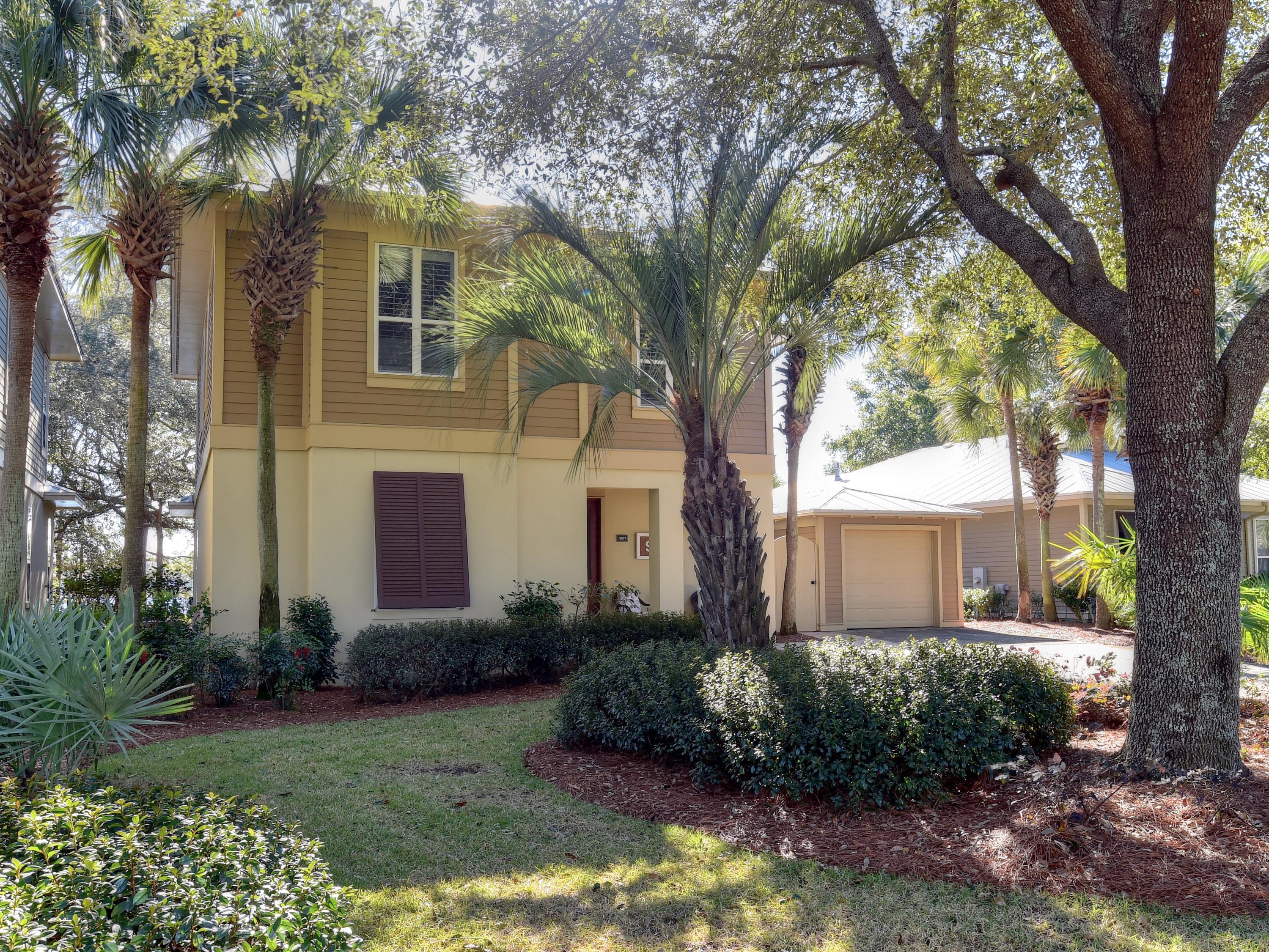 CRYSTAL LAKE - Residential