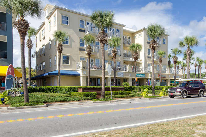 This charming studio offers fabulous views of the Gulf from one of the largest balconies at the Inn!Located across the street from the beach, enjoy this beautiful beach-style cottage. Lots of shopping, dining and activities. Stay, play and enjoy the 30A lifestyle!