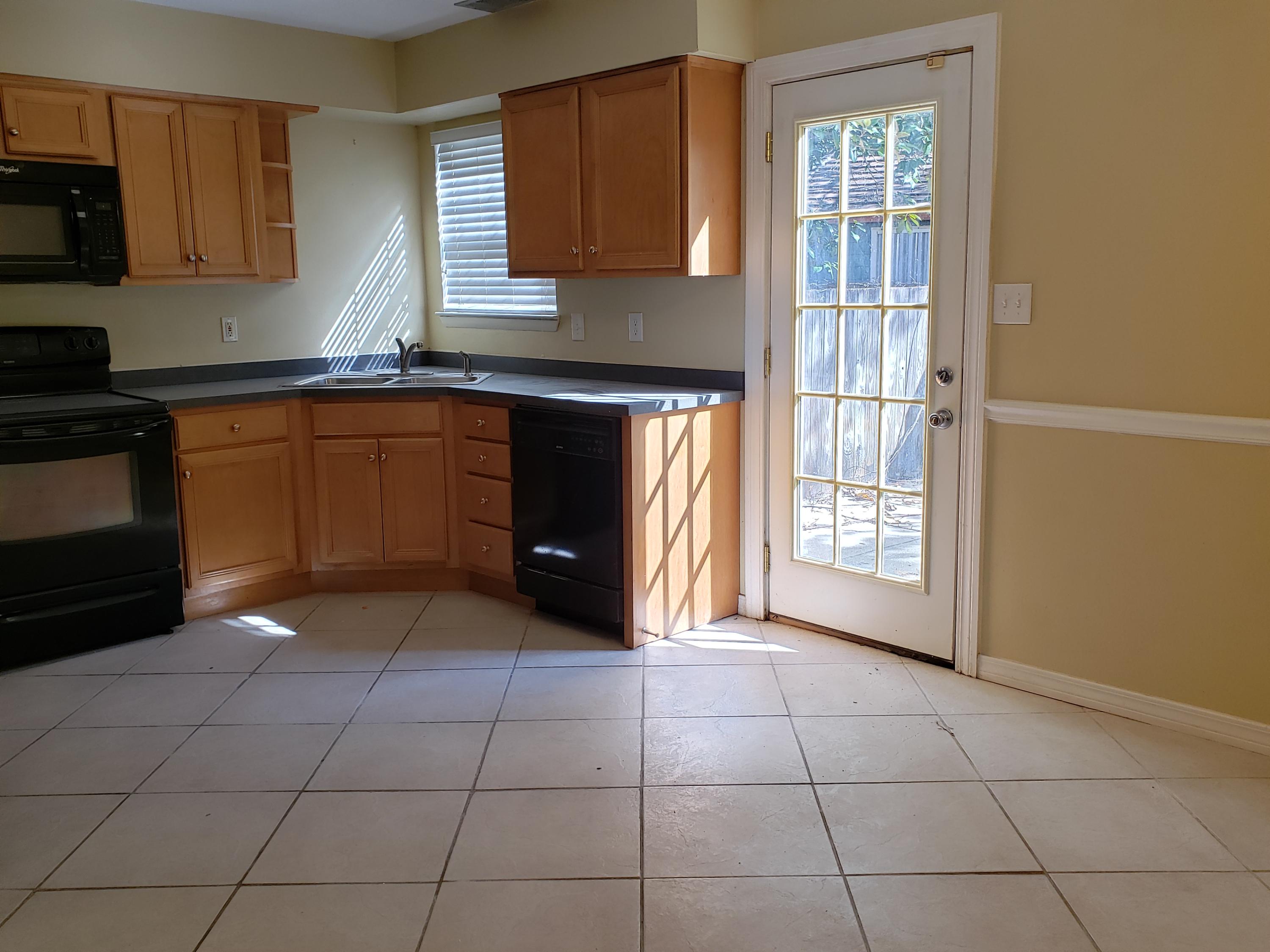 MONAHAN MANOR - Residential Lease