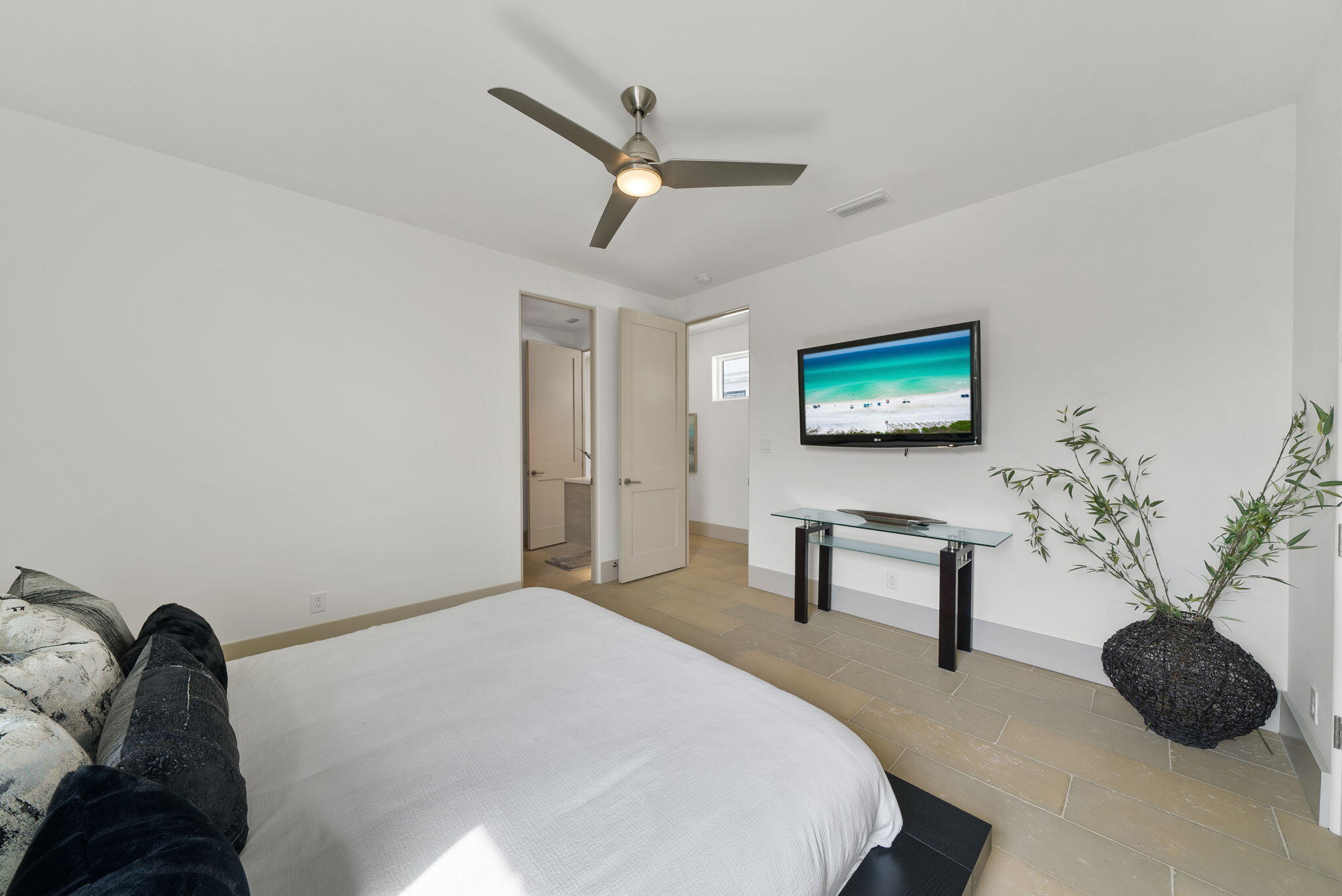 GRAND LAGOON - Residential