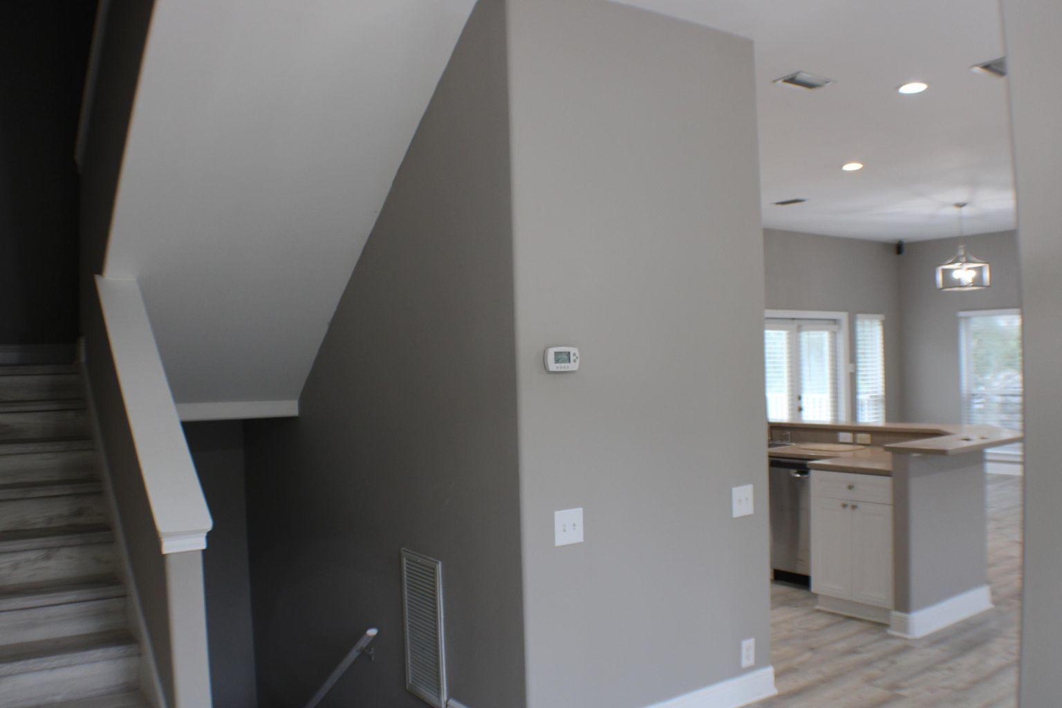 LAKEWOOD POINTE ESTATES - Residential Lease