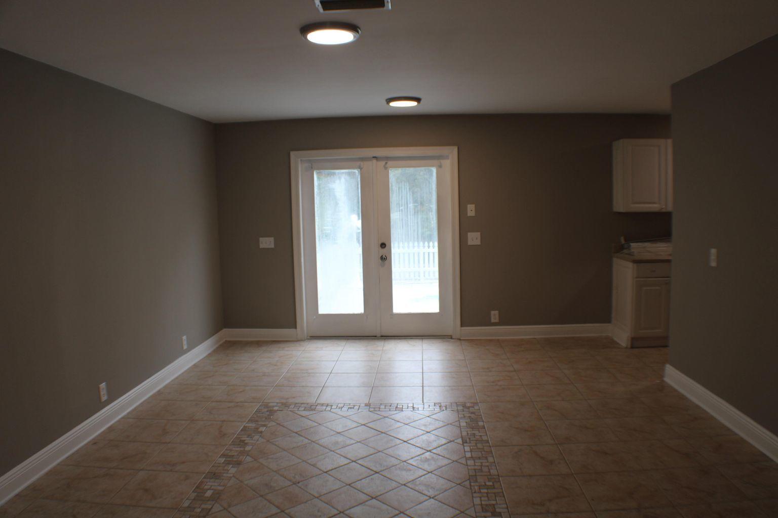 LAKEWOOD POINTE ESTATES - Residential Lease