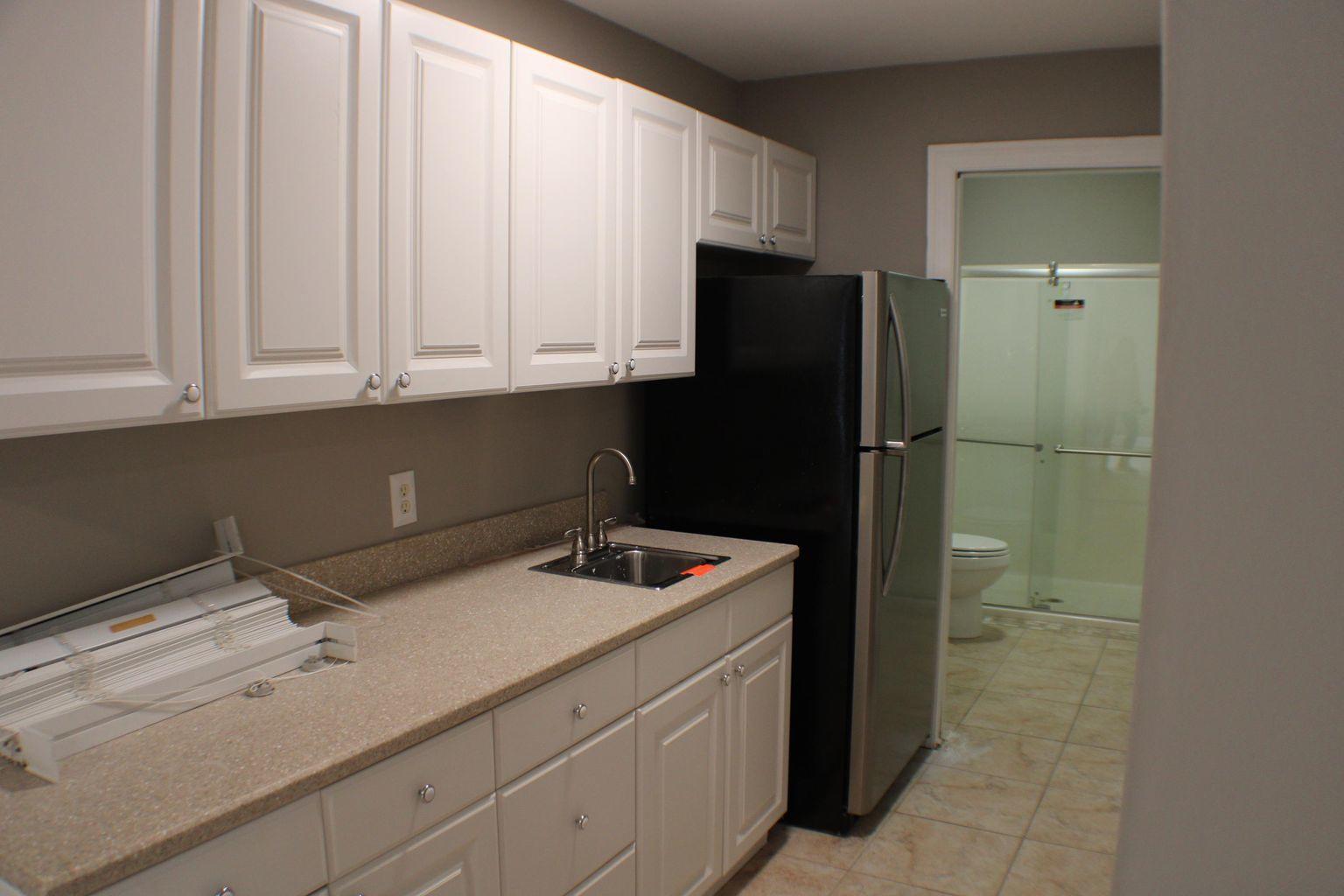 LAKEWOOD POINTE ESTATES - Residential Lease