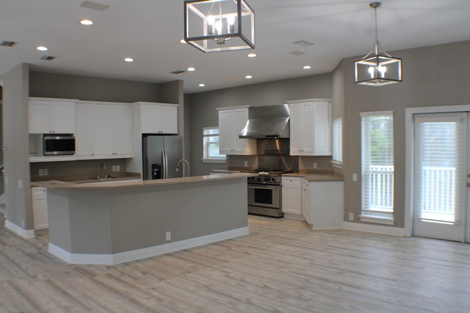 LAKEWOOD POINTE ESTATES - Residential Lease