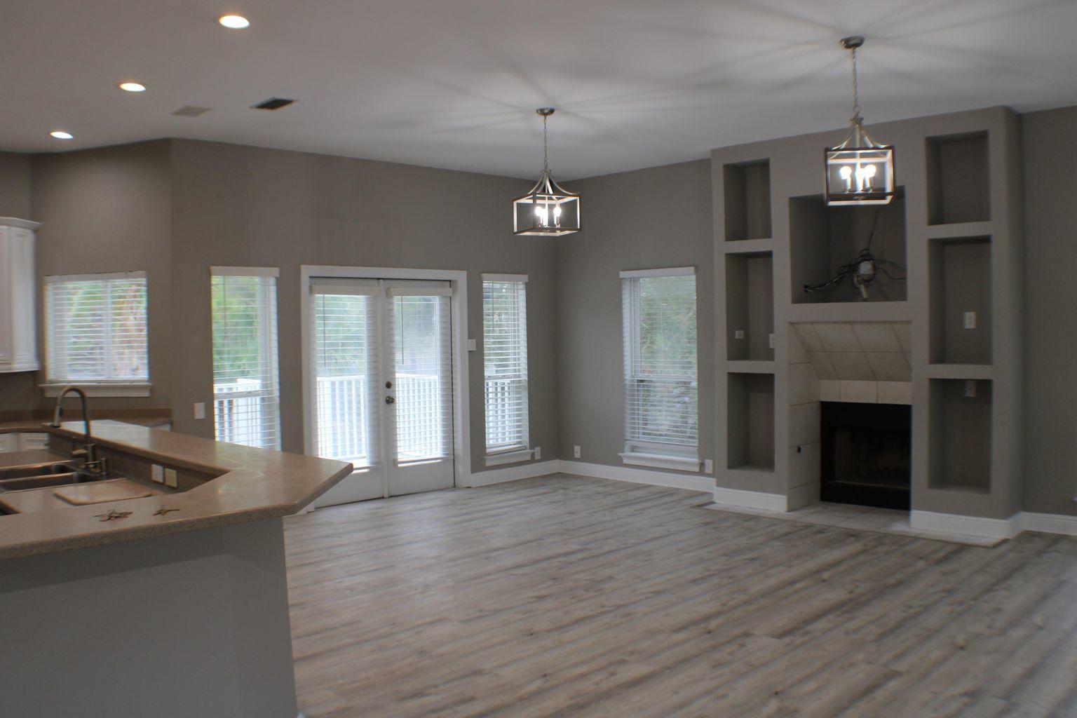 LAKEWOOD POINTE ESTATES - Residential Lease