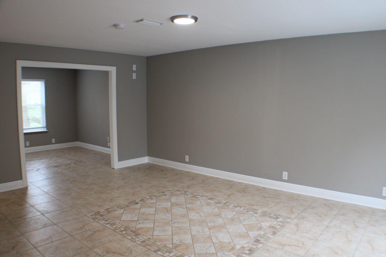 LAKEWOOD POINTE ESTATES - Residential Lease
