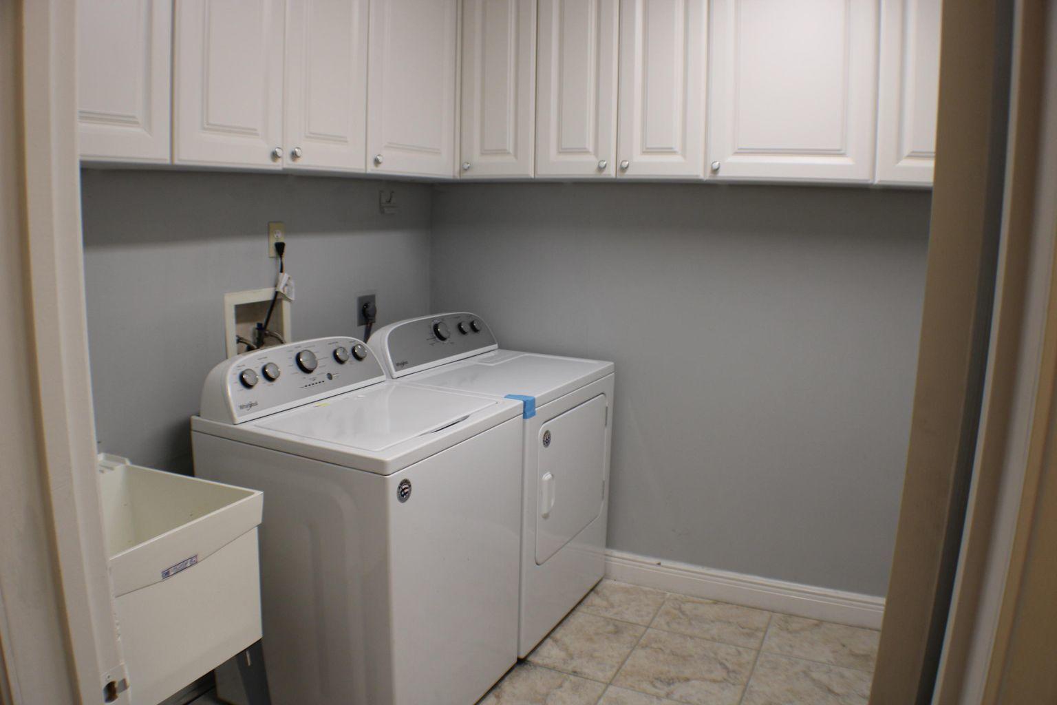 LAKEWOOD POINTE ESTATES - Residential Lease