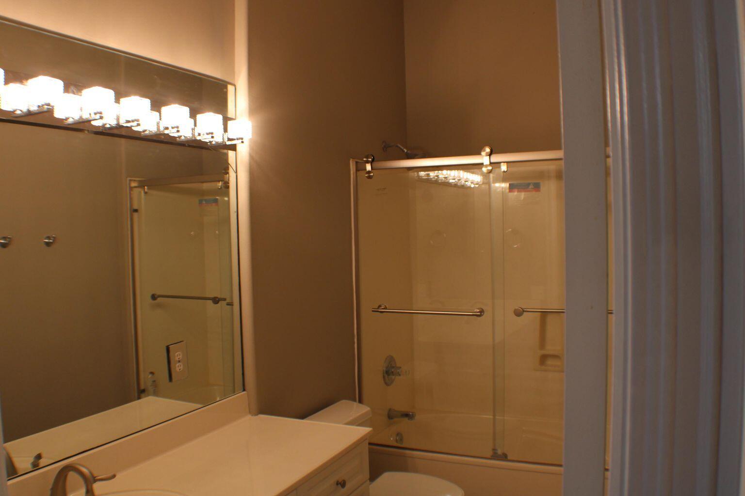 LAKEWOOD POINTE ESTATES - Residential Lease